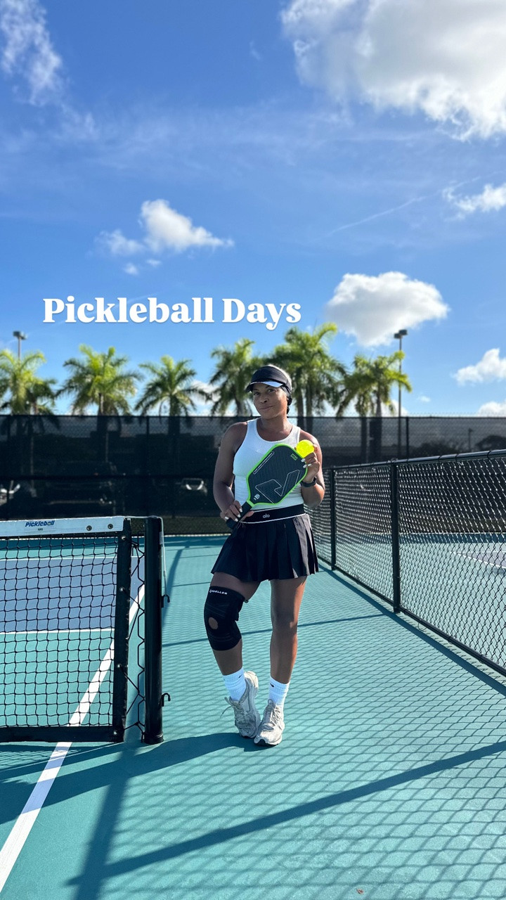 Let’s dink baby!!!! Meet me at the kitchen line 😜

5’2 | 144 lbs | M in skirt | Size up in skirt | 

#pickleballislife  #pickleballers #pickleballaddict #pickleballplayers #xoJalonda

#LTKootd #LTKfitnessgoals #LTKActive