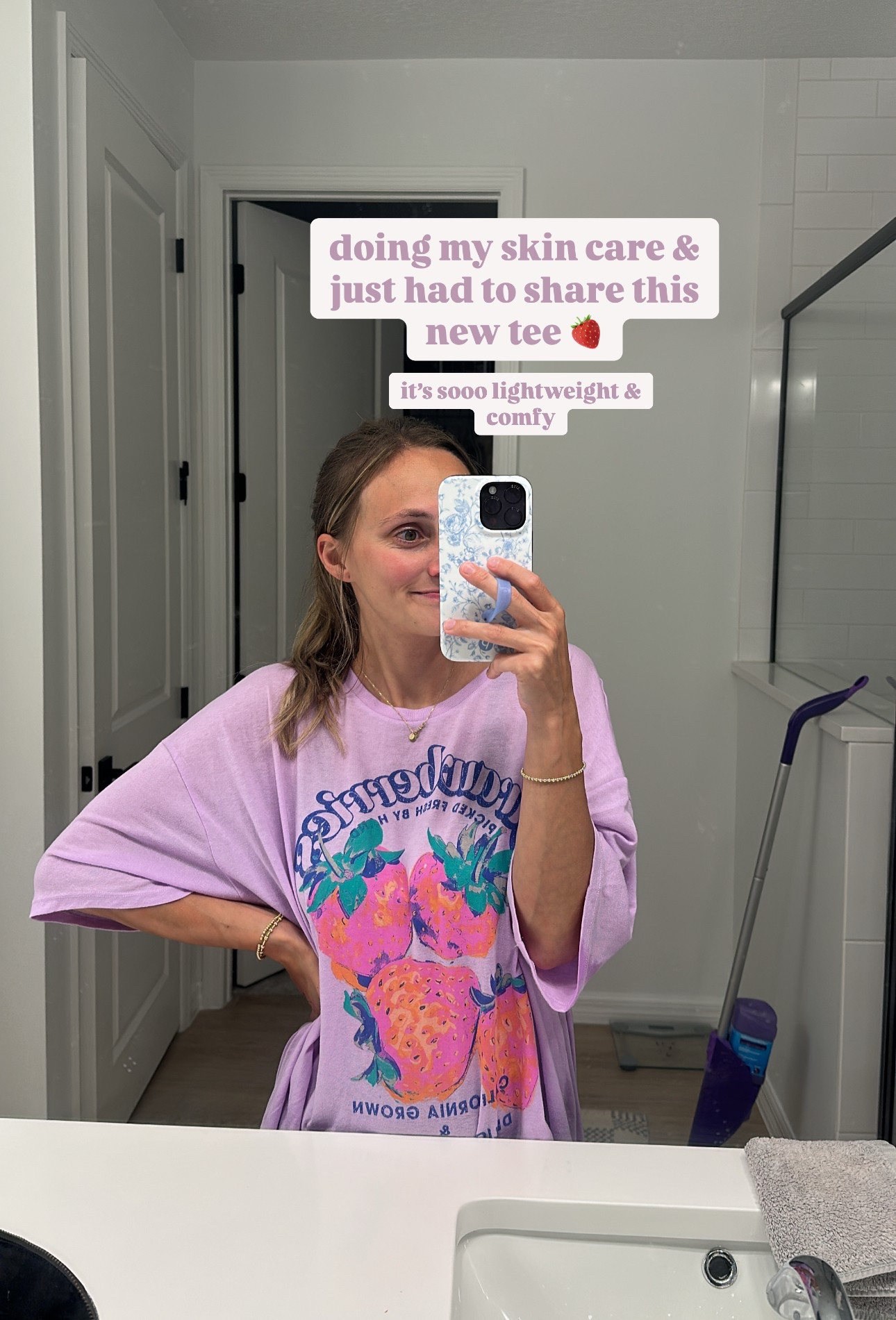 🍓 tee 

Mom style/ comfy t shirt / target finds/ sale / style tip/ bump style 

#LTKBump #LTKStyleTip #LTKBeauty