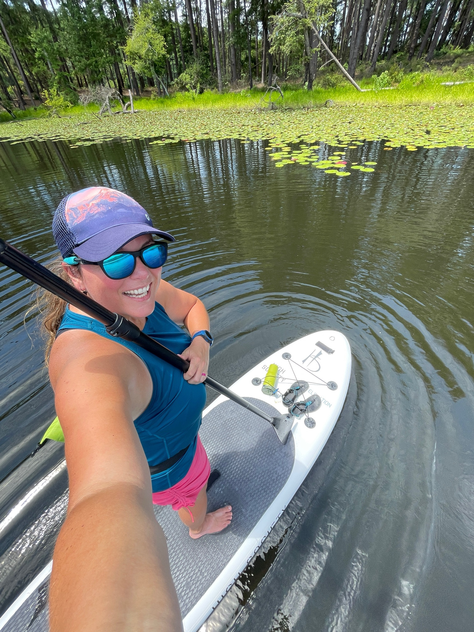 Over here dreaming of paddle days again. I love my stand up paddleboard and actually love to paddle out and camp on some islands on a lake nearby. Here’s some of my favorite gear for casual, day paddle trips. 