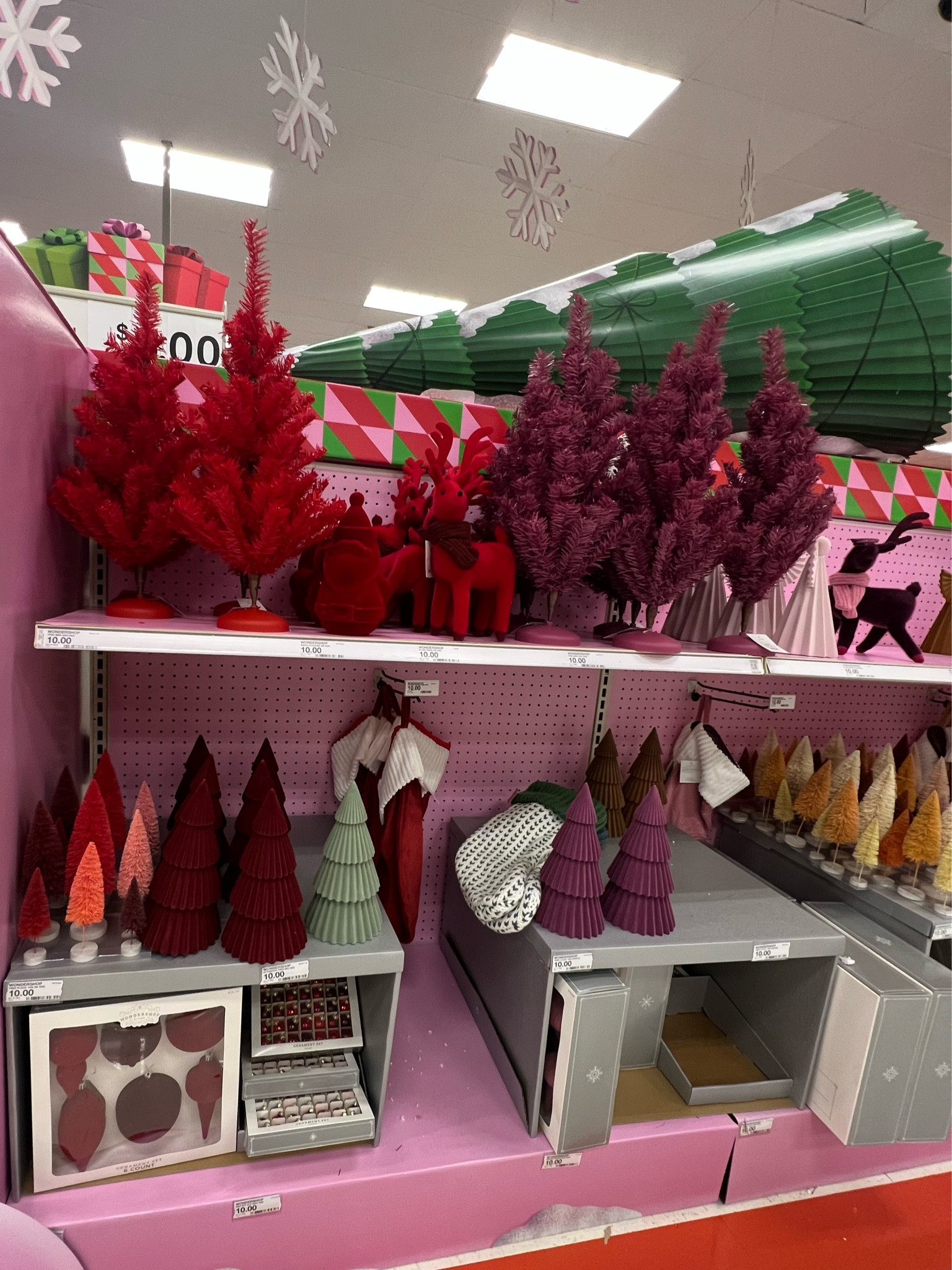 Pink and Red christmas decor! 

#LTKHoliday #LTKhome #LTKSeasonal