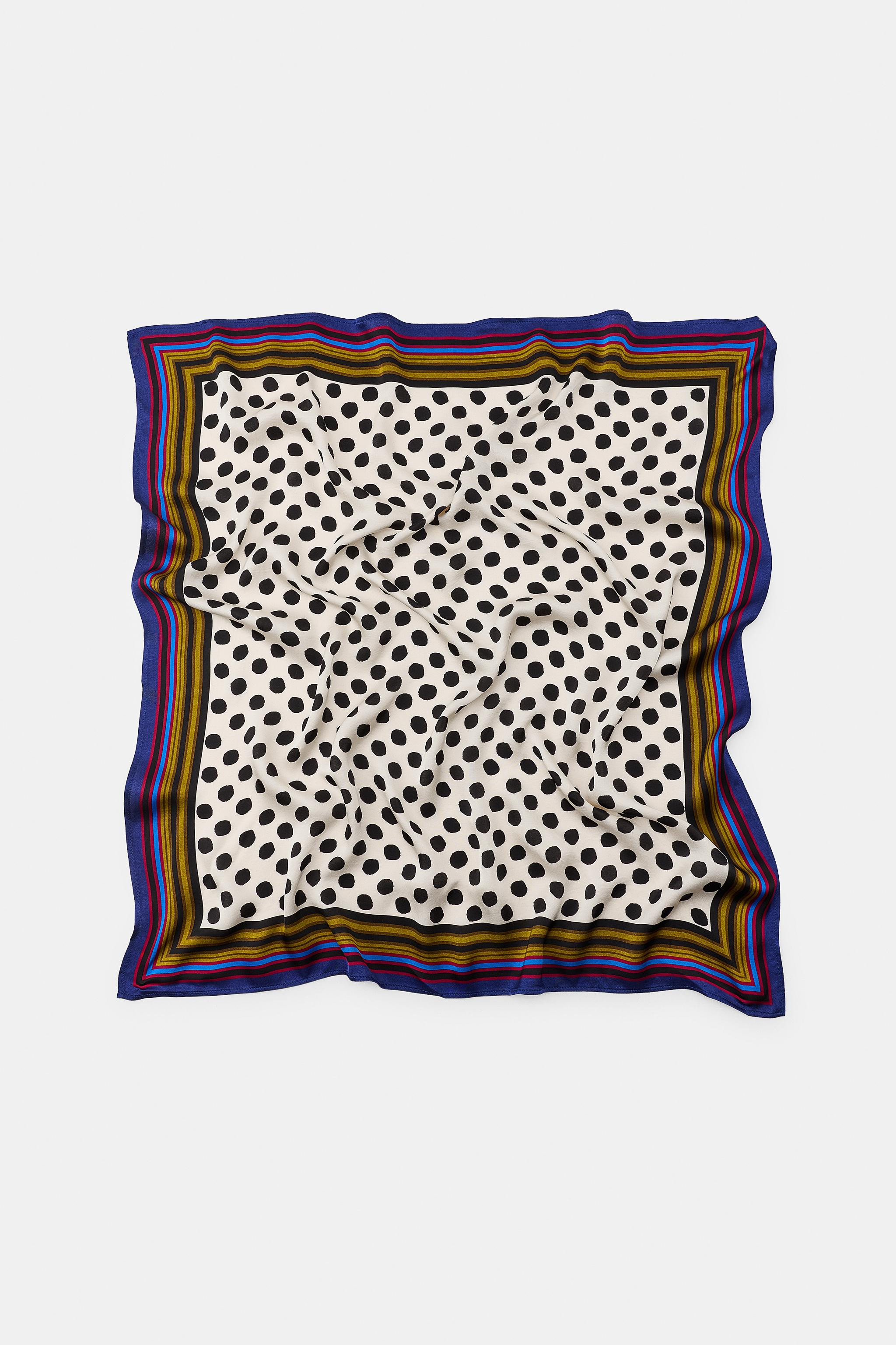 Printed scarf with main fabric made of 100% viscose yarn. Finished with contrasting striped lines... | Zara AU