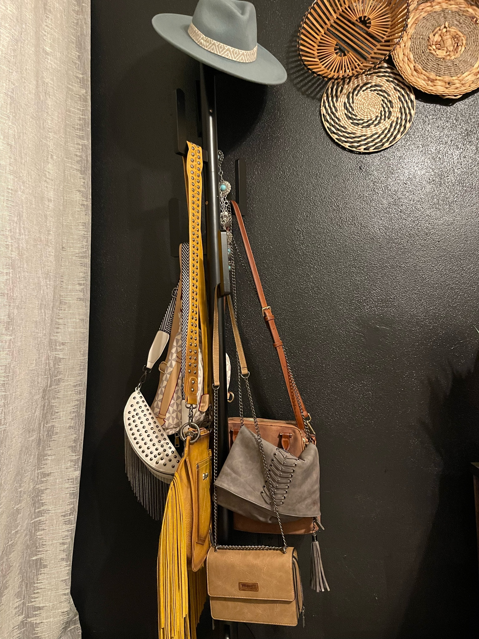 𝚃𝚑𝚎 𝚌𝚞𝚝𝚎𝚜𝚝 𝚌𝚊𝚌𝚝𝚞𝚜 𝚛𝚊𝚌𝚔! 𝚂𝚑𝚘𝚠 𝚘𝚏𝚏 𝚝𝚑𝚘𝚜𝚎 𝚊𝚌𝚌𝚎𝚜𝚜𝚘𝚛𝚒𝚎𝚜  𝚠𝚒𝚝𝚑 𝚊 𝚠𝚎𝚜𝚝𝚎𝚛𝚗 𝚝𝚠𝚒𝚜𝚝! 🌵

#LTKFindsUnder50 #LTKHome #LTKStyleTip