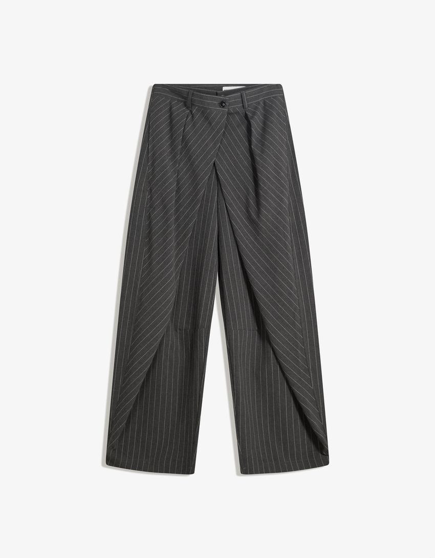 Pleated trousers with double button - Trousers - Women | Bershka GB