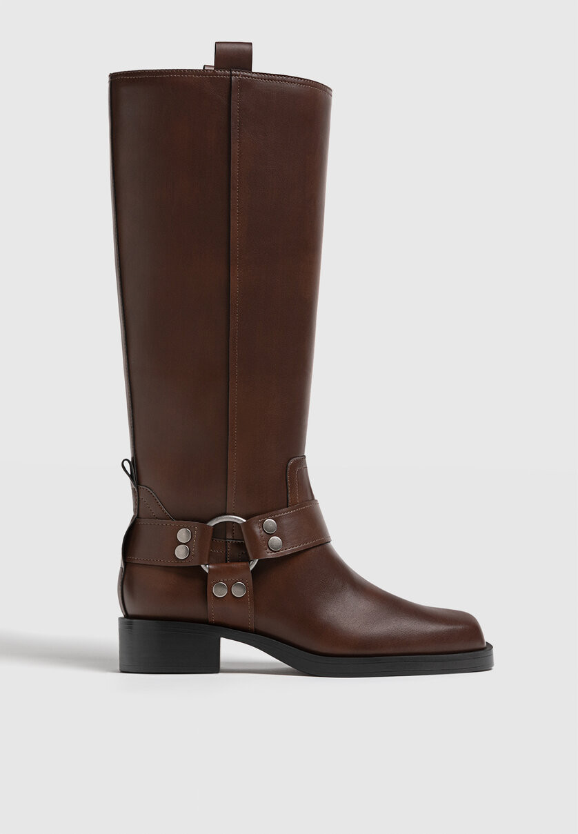 Flat biker boots with buckles | Stradivarius (UK)