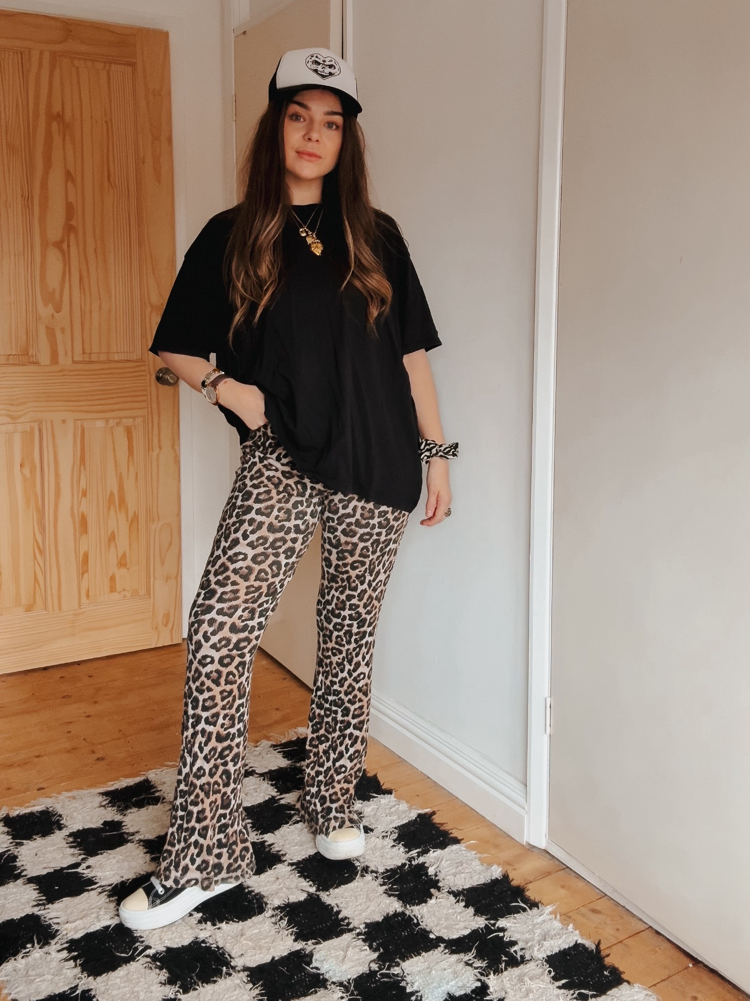 Leopard leggings and Black tee 🖤✌️

#LTKwinter #LTKuk