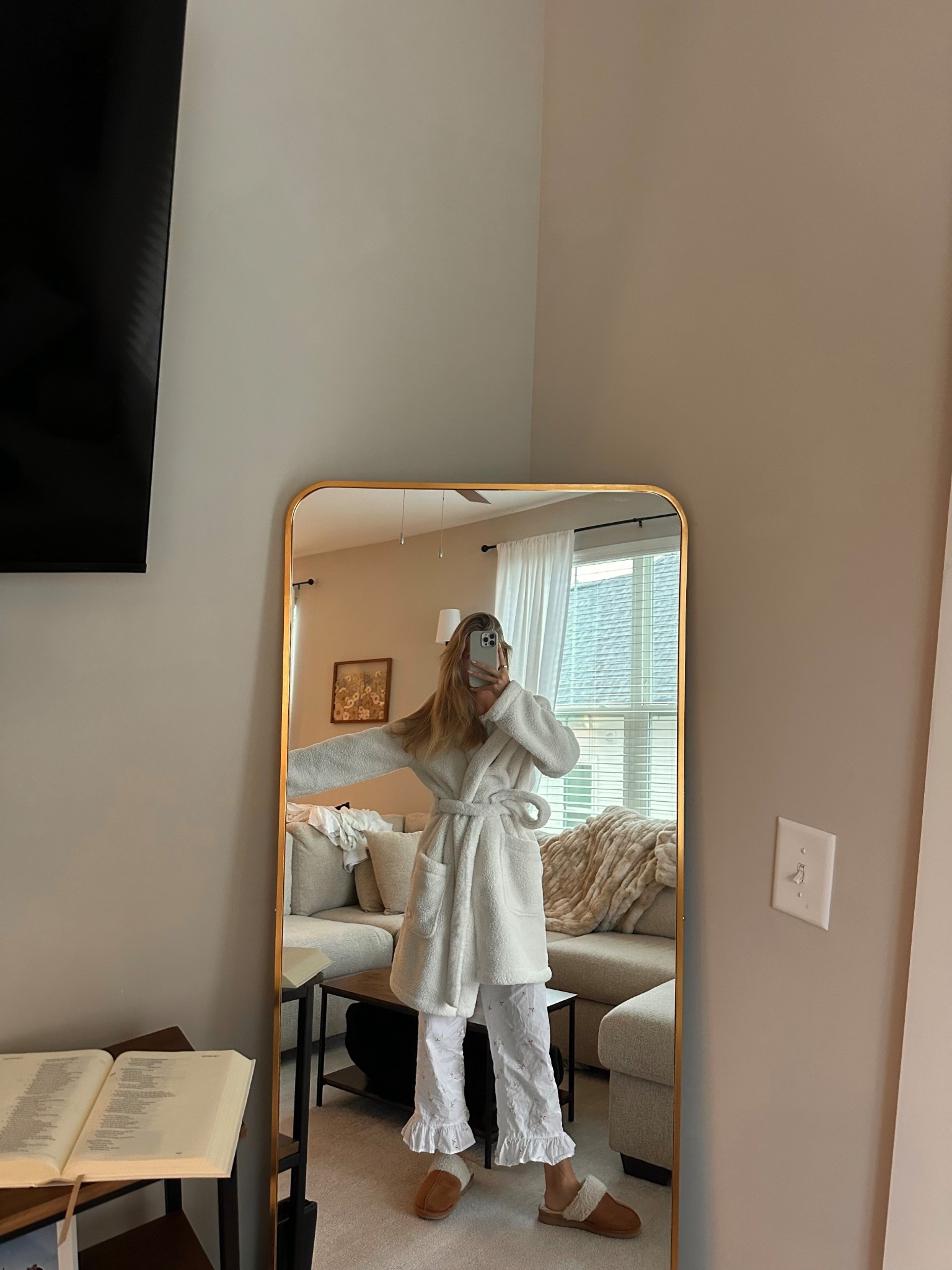 a cozy morning in piyama & ugg 🤍😌

#LTKHome #LTKautumn