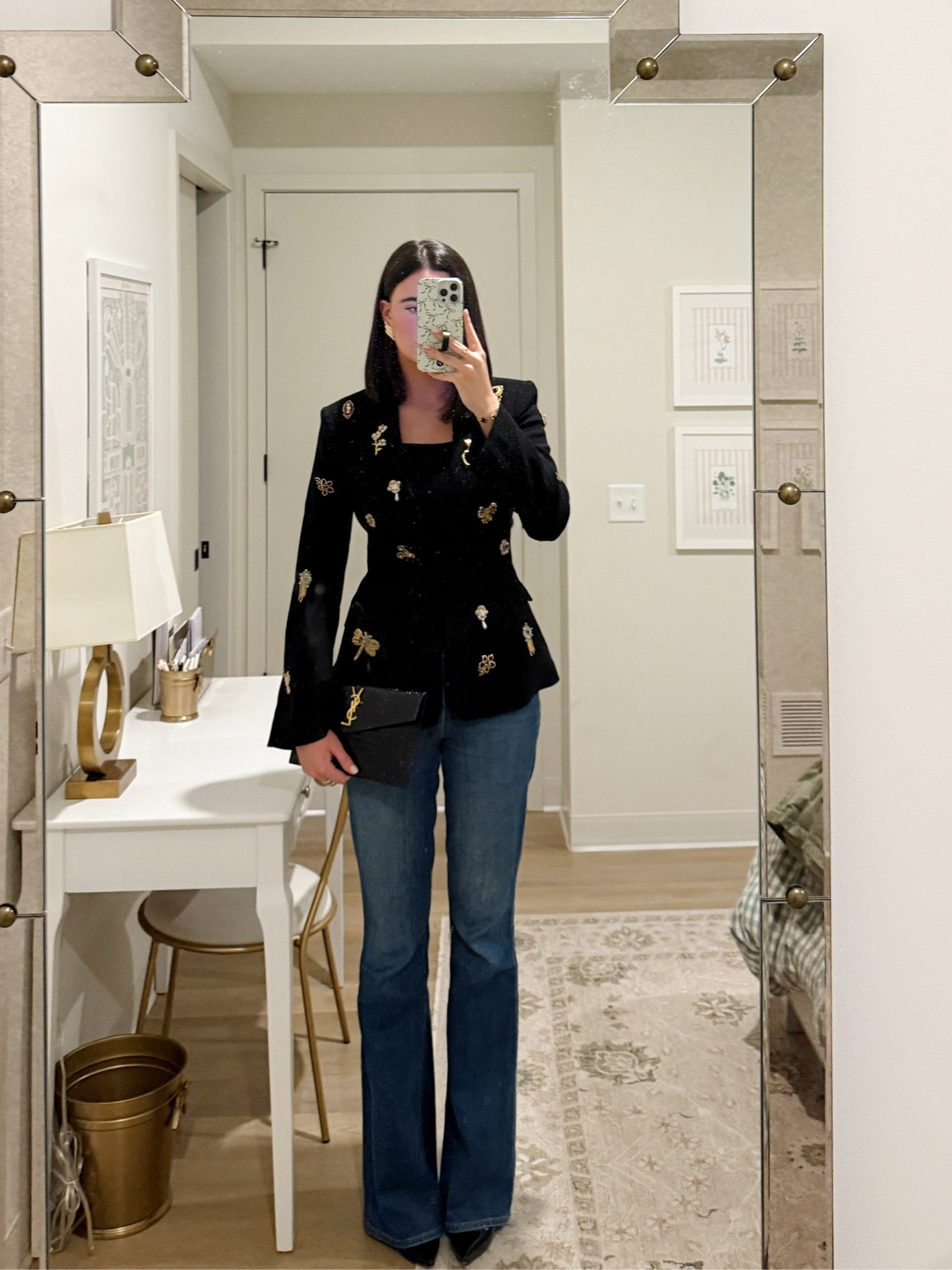 New favorite piece in my wardrobe is this blazer! 