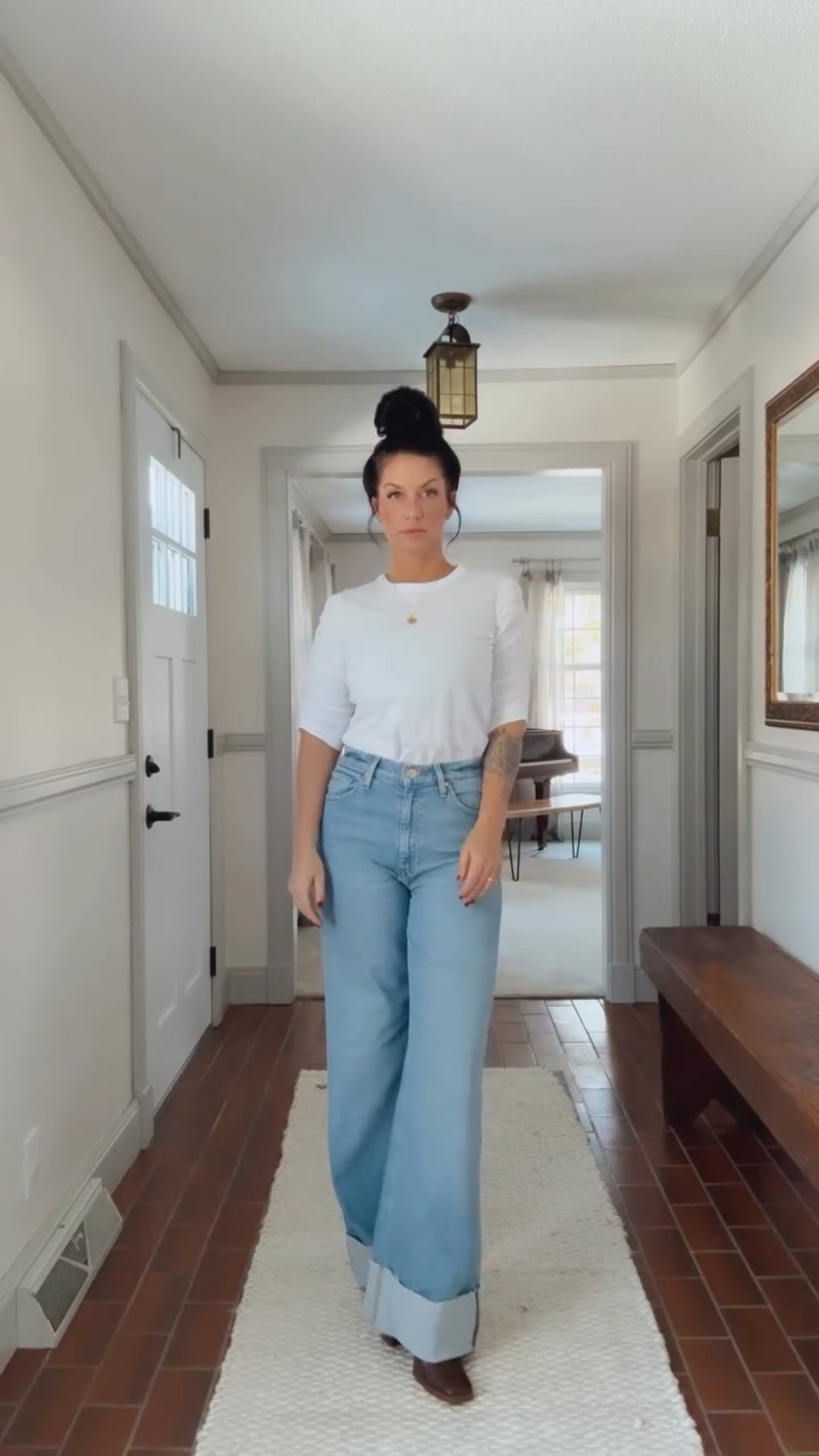 Amateur over here, but at least my jeans are amazing 👖 🤍 Comment JEANS for a link 🔗 to this outfit. 

.
.
.
#ootd #bestJeans #shopmycloset #ltkstyletip #shop #momlife #FamilyLife #Mom #MidwestMomma #MNMomma