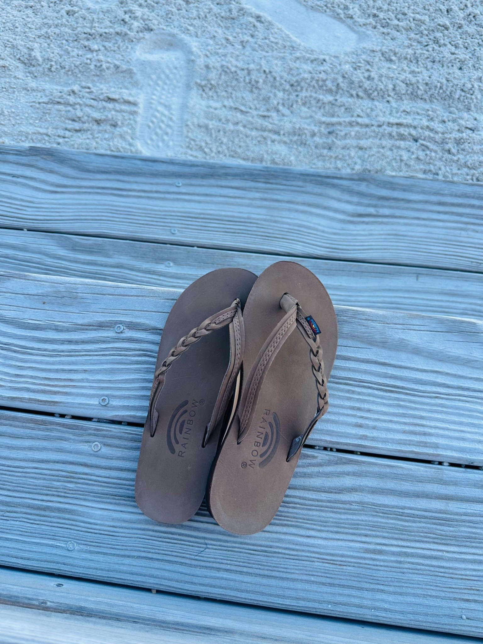 The MOST comfortable flip flop that are SO durable!!! These will last you for yearsssss 🩴



#LTKdayinmylife #LTKTravel #LTKootd