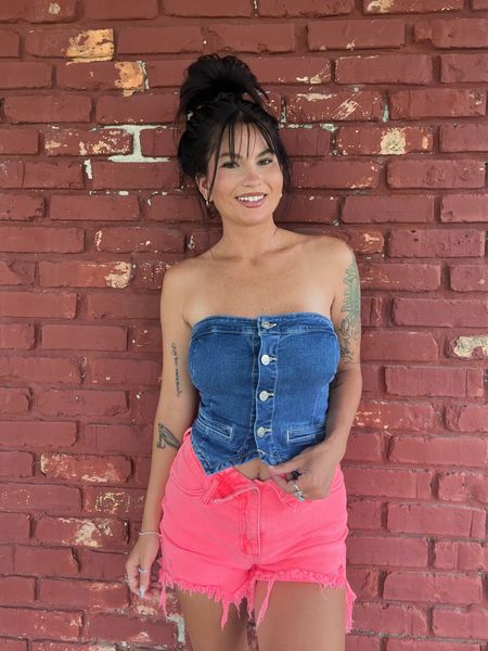 Button up denim tube top! Perfect for summer time & layering. Code LORI20 to save 



#LTKSeasonal #LTKFestival #LTKstyletip