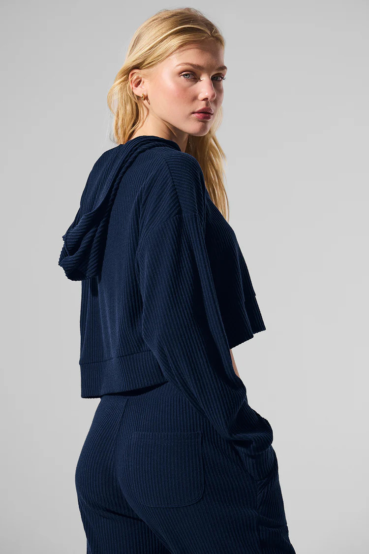 Model is 5'9.5” wearing XSModel is 5'9.5” wearing XSWearing Size Extra SmallModel is 5'9.5”... | Alo Yoga (US)