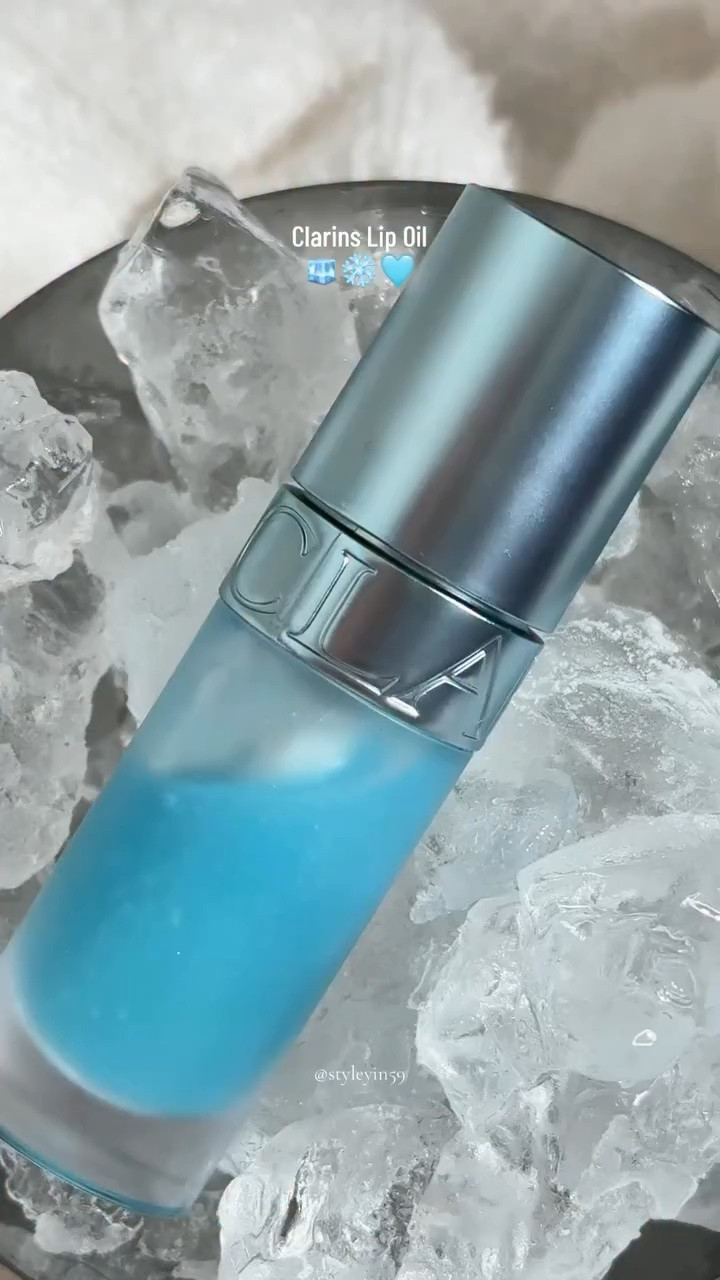 #Gifted_By_Clarins 

Clarins Cyro-Plumping Lip Oil - it delivers lasting hydration, nonsticky, crystal-clear, plumped-up shine and a cooling, minty-fresh sensation. Summer must have! ❄️🧊🩵

@clarinsusa #clarins #lipoil #summeressential #makeuplover 

beautycommunity beautyblogger

#LTKBeauty #LTKselfcare #LTKmomlife