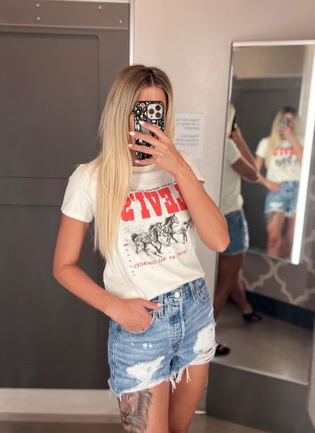 Women’s target Levi’s 501 shorts and Levi’s tee 
