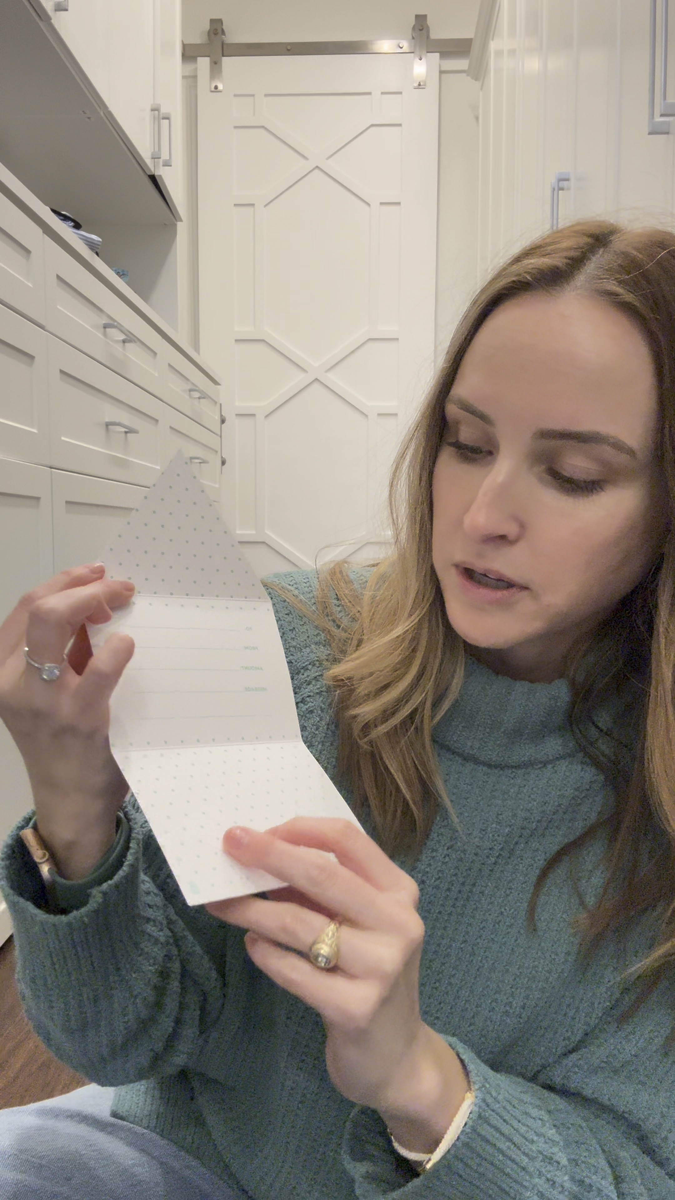 Love these gift card holders for an easy way to make a gift card feel a little more personal! 

Comes in a pack of 4 (two pink, two blue). Envelopes are included.

Use code JANELLE10 for 10% off site wide!