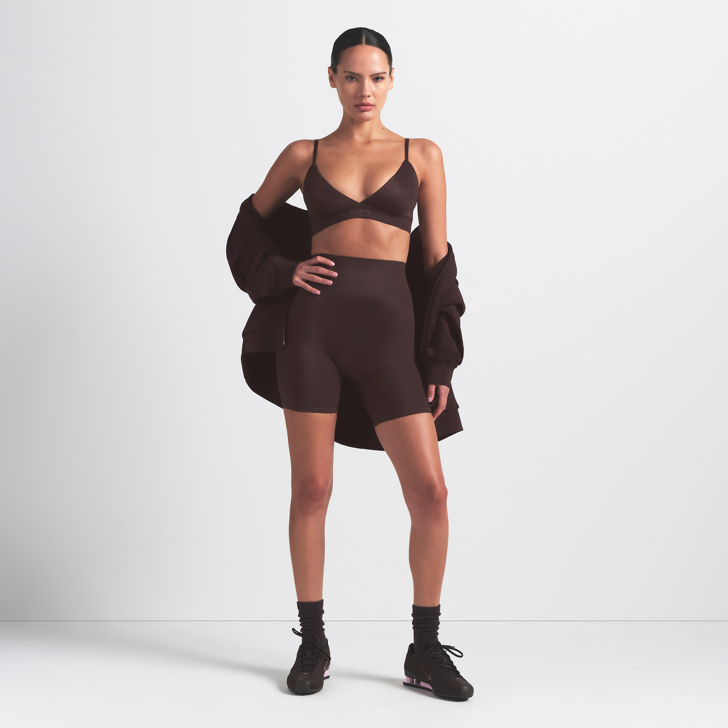 Nike Women's SKIMS Shine High-Waisted 5" Biker Shorts in Brown | SHSHO8806W-PHO | Nike (US)