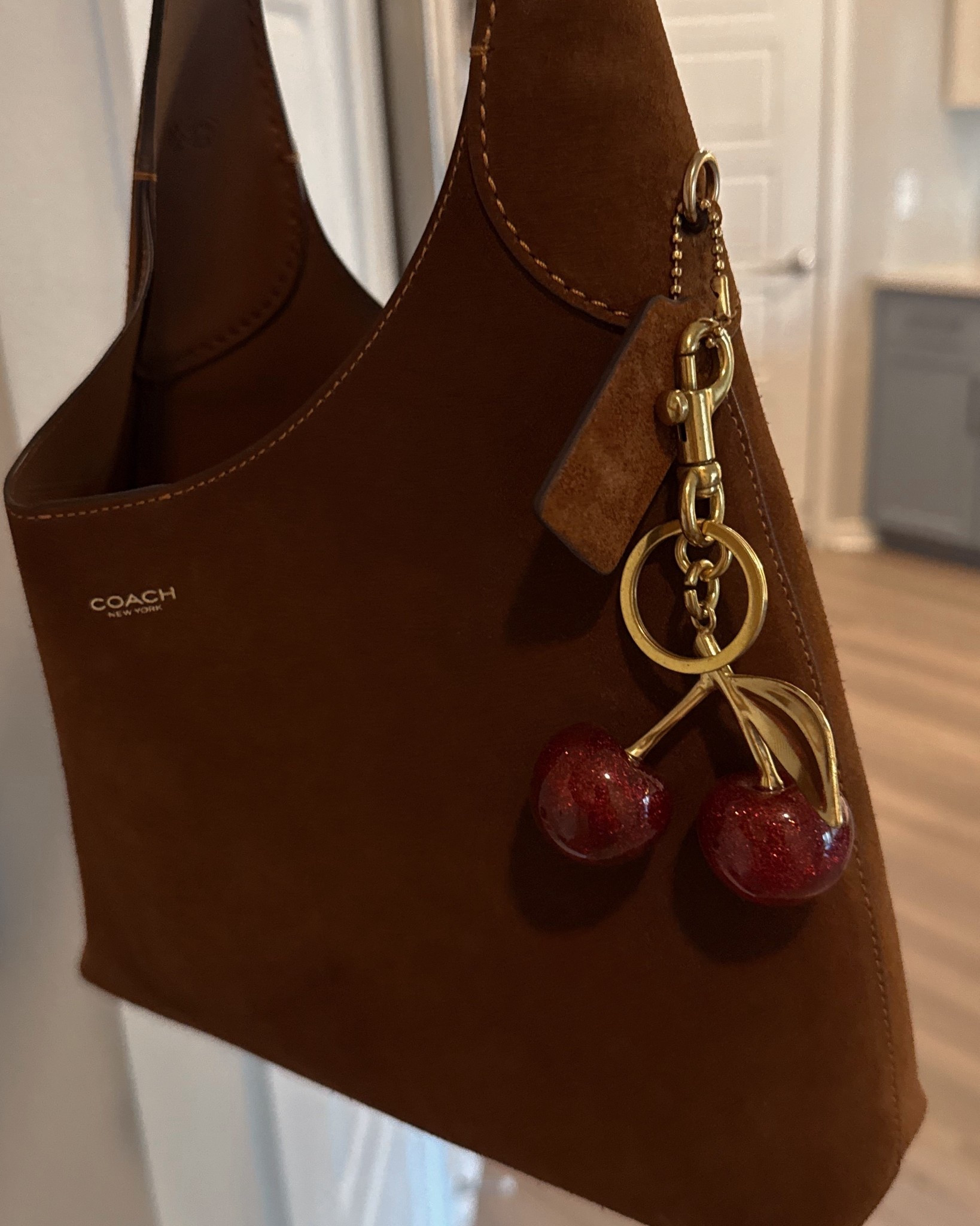 Coach dupe cherries keychain Brooklyn bag 

#LTKFindsUnder50 #LTKautumn #LTKStyleTip