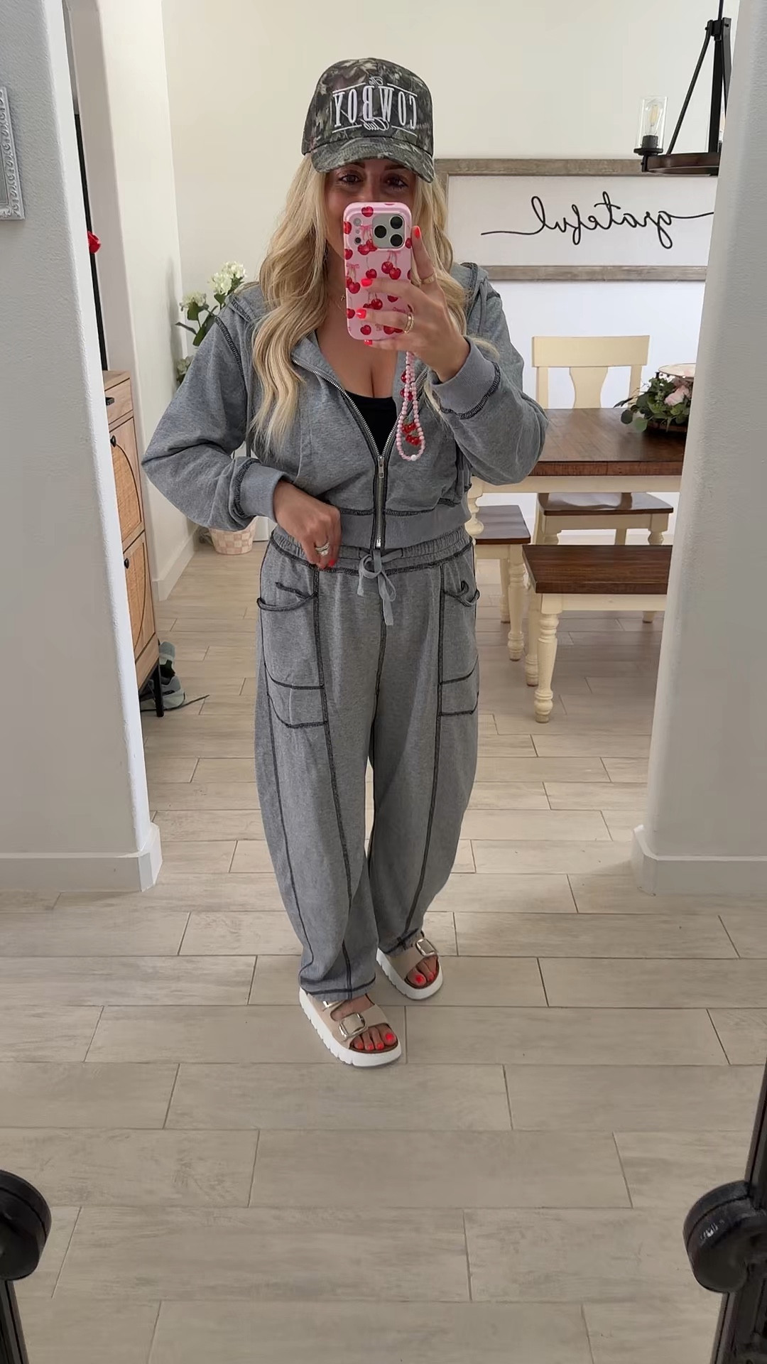 Barrel sweatpants on sale!
Size m
Spring outfit
Sandals tts

#LTKootd #LTKSaleAlert