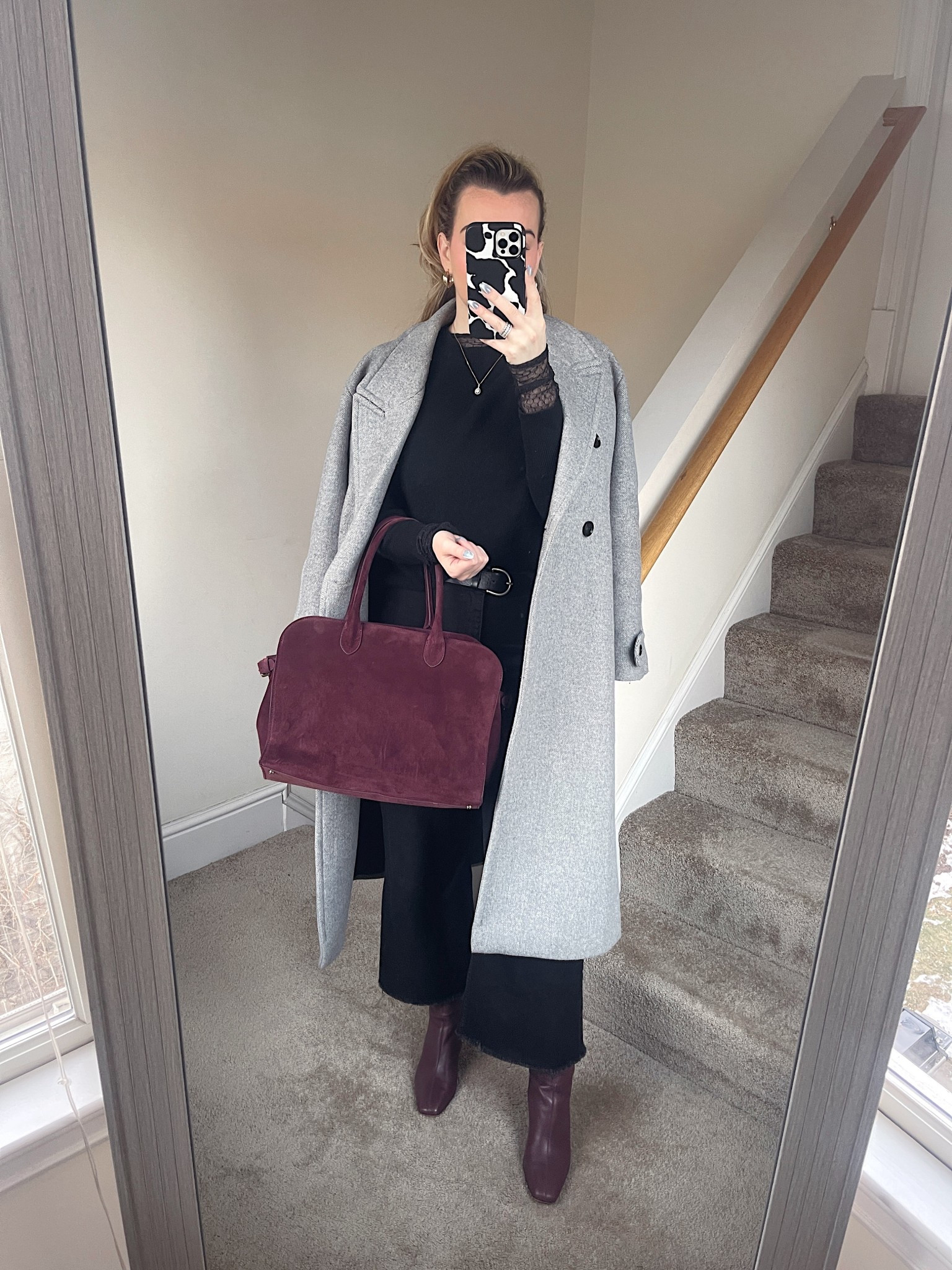 Office outfit idea 

Burgundy boots, black jeans, black sweater, burgundy bag, grey coat 

#LTKgrwm #LTKootd #LTKWorkwear