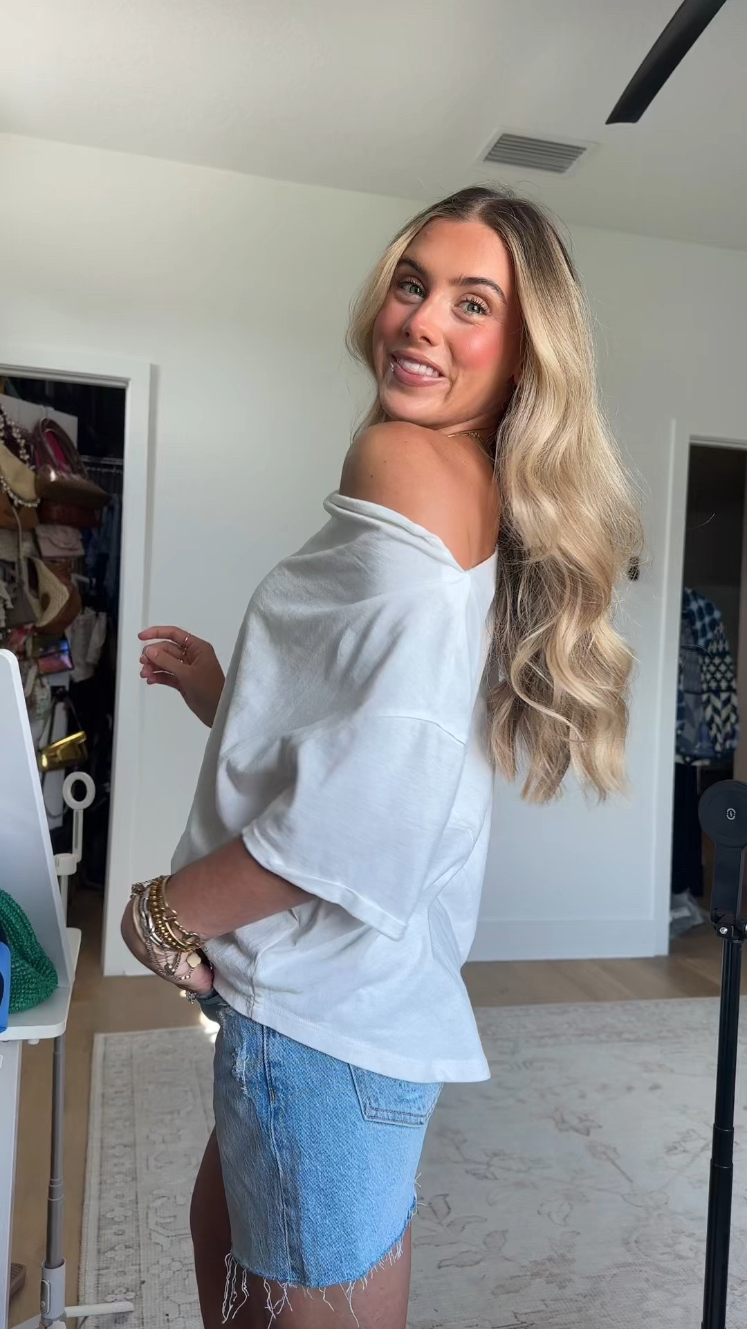 it pays to invest in your closet staples that you’re styling daily 🤭 nothing beats the perfect fit and good quality. this is my go to don’t know what to wear outfit, white tee and denim shorts. 5’4/24/xs. 

#nuuds #nuudstryon #nuudshaul #closetstaples @nuuds

#LTKootd #LTKSeasonal #LTKdayinmylife