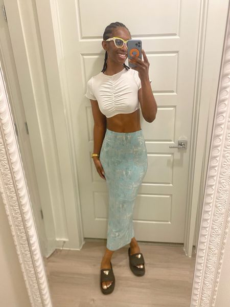 Thought this color looked very nice with my skin tone! Ordered a size S in the printed maxi skirt. Good for beach, shopping day, or brunch. 

Spring outfit, blue outfit, blue skirt, crop top outfit, high waist skirt, easy outfit, affordable outfit, affordable fashion, forever 21 outfit

#LTKstyletip #LTKfindsunder50 #LTKFestival