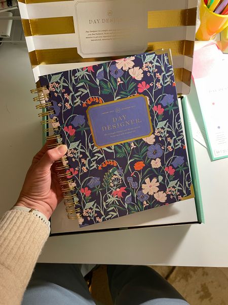 New planner for the new year!

Love the to do section, and weekly layout. Includes monthly overview and pretty gold stickers

Blue floral 2023 goal setting planner



#LTKFind #LTKfamily #LTKSeasonal