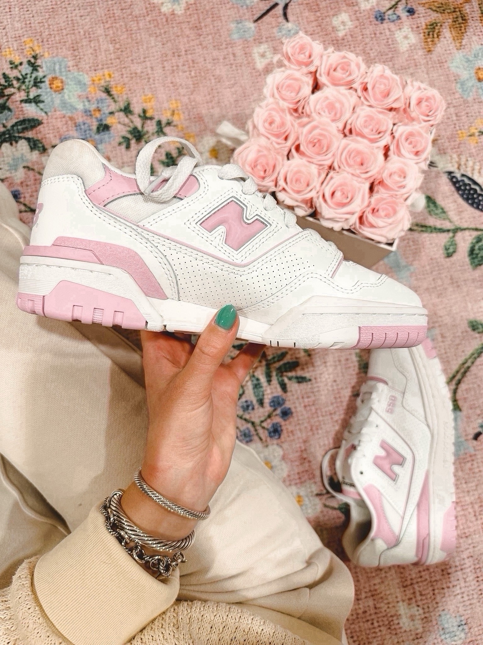 New balance 550 sneakers



#LTKSeasonal #LTKshoecrush #LTKstyletip