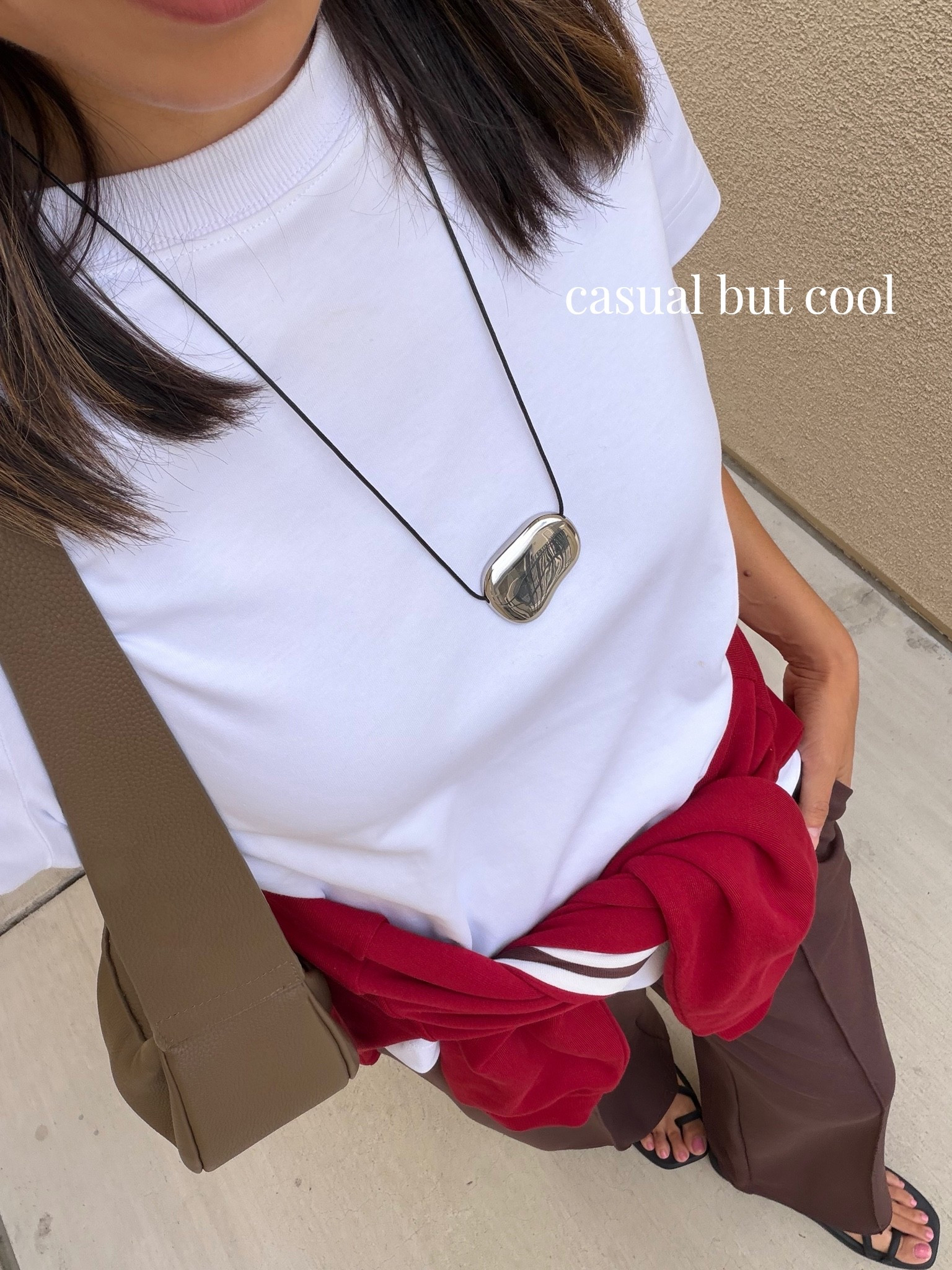 Casual but cool comfy pant outfit -  pants are perfect for traveling because they are wrinkle resistant 👌🏼 I went with short inseam