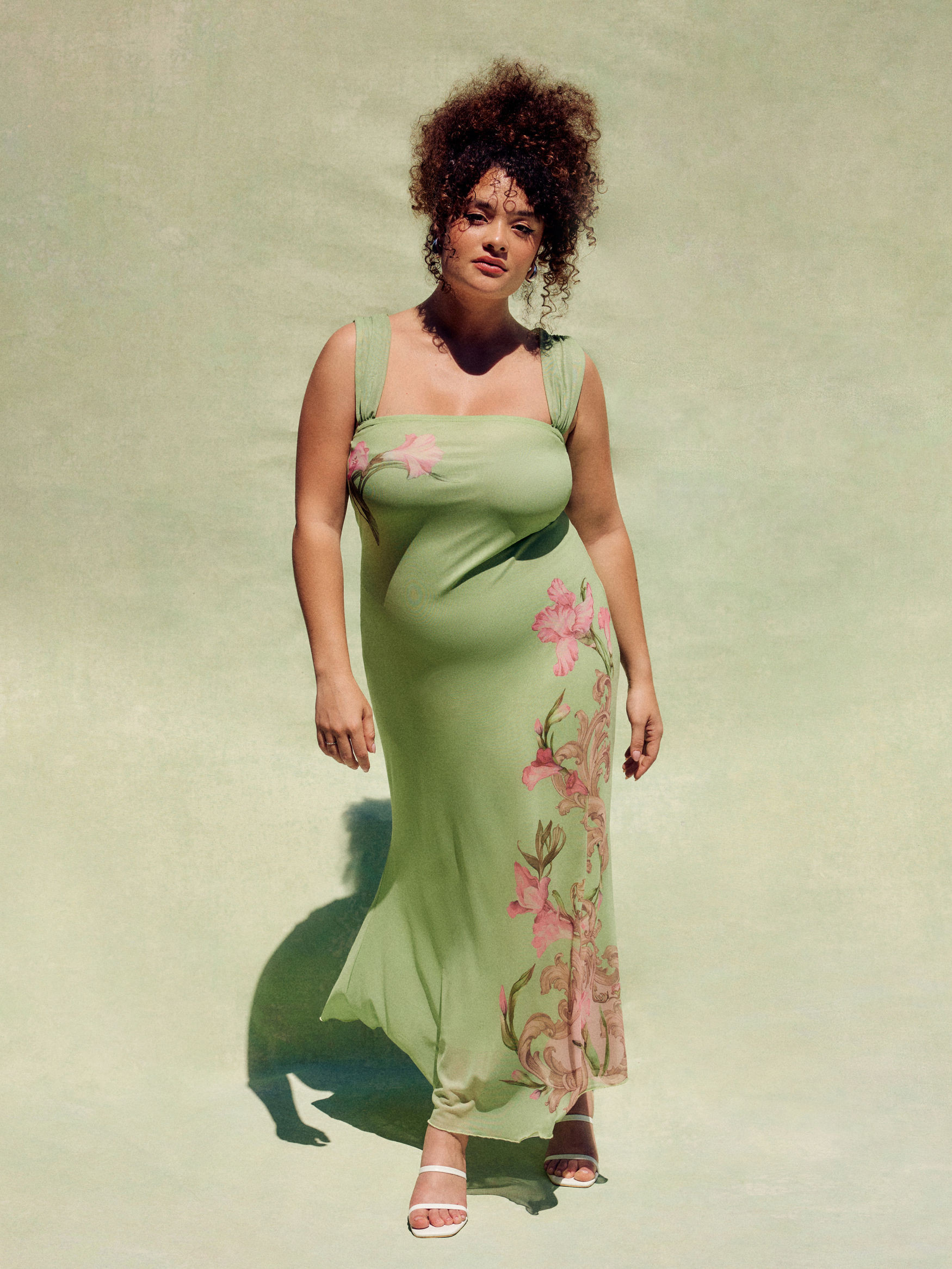 Mesh  Mesh-Kleid mit quadratischem Ausschnitt und Blumenmuster Midi Curve & Plus For Date Ferien | Cider