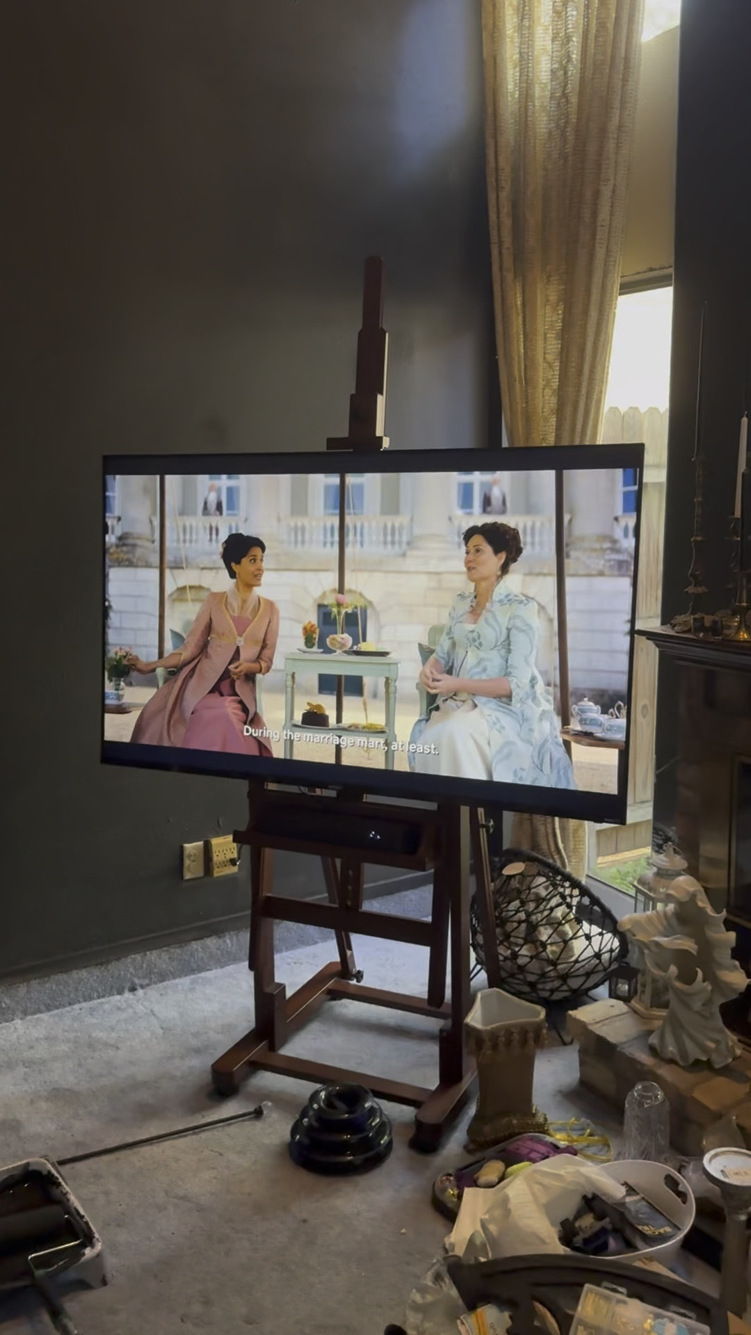 Walkthrough of my easel TV mount project! I thought this plan up one night while laying in bed and made it happen for around $200, and I'm so glad I did. Next step is to build/ find a frame for the TV.
 #gothityourself #diyhomedecor
#bellushall