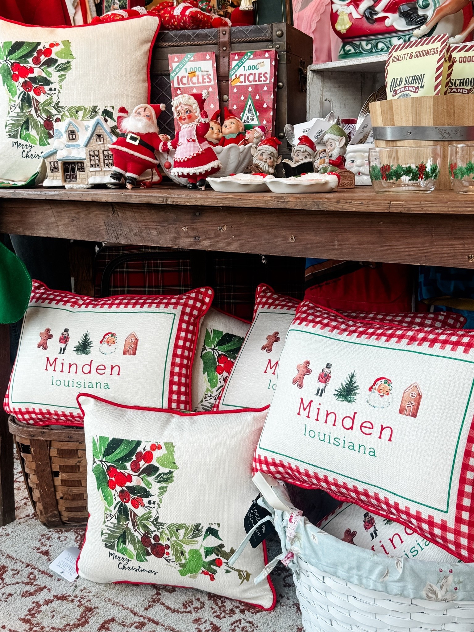 Adorable Christmas throw pillows from Little Birdie!

Home, home finds, Christmas, Christmas decor, Christmas throw pillows, holiday, holiday decor, gift guide, throw pillows, home decor, winter home decor, winter home finds, Christmas home decor, Christmas home finds 




#LTKCyberWeek #LTKHome #LTKHoliday