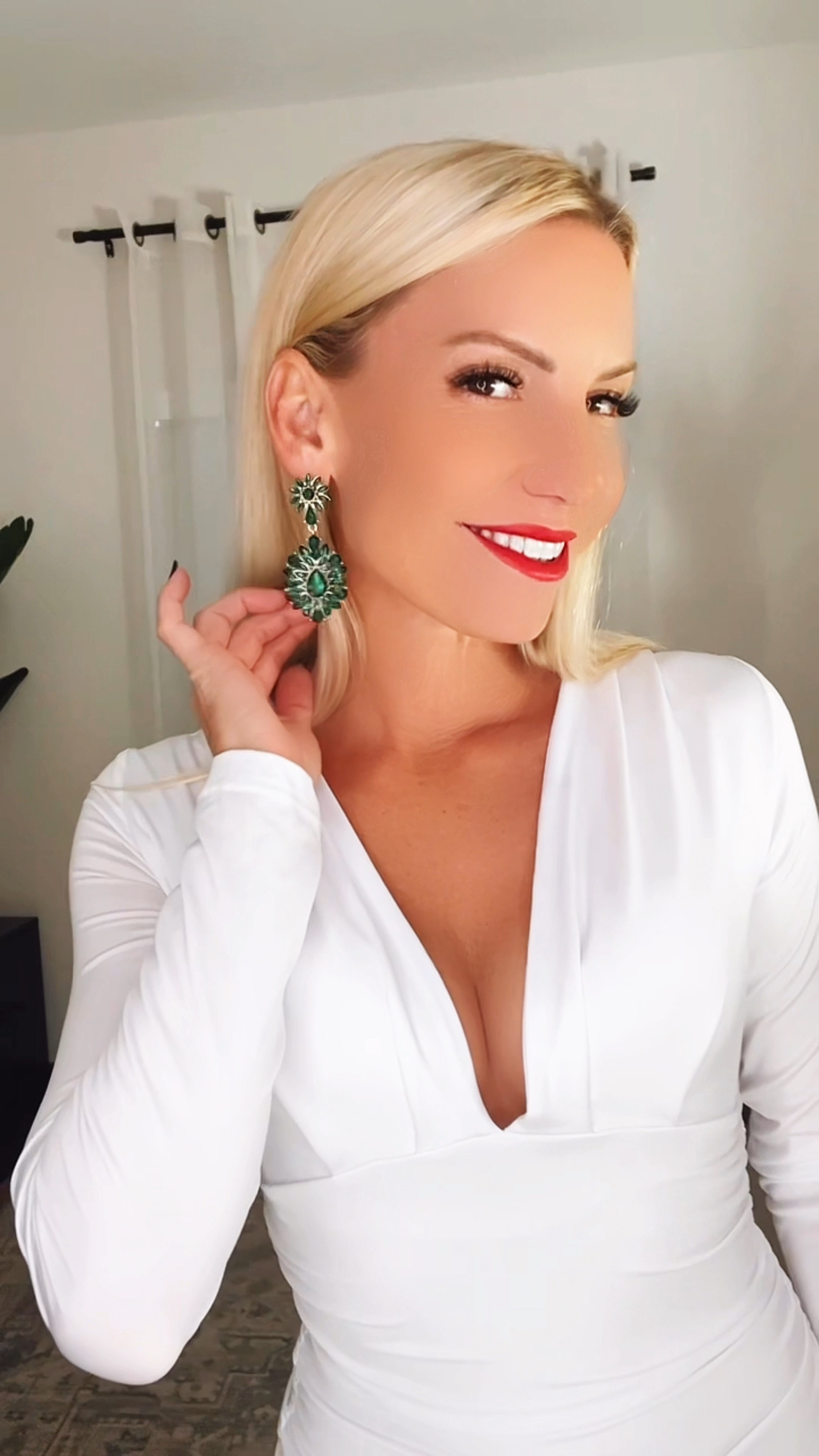 Amazon fashion finds that’ll make you sparkle 💫💚 White ruched dress only $29 from Amazon! It comes in many colors and super flattering!

White ruched dress - size small

White dress, cocktail dress, holiday outfit inspo, Amazon fashion, Revolve, party dress

#LTKParties #LTKCyberWeek #LTKStyleTip