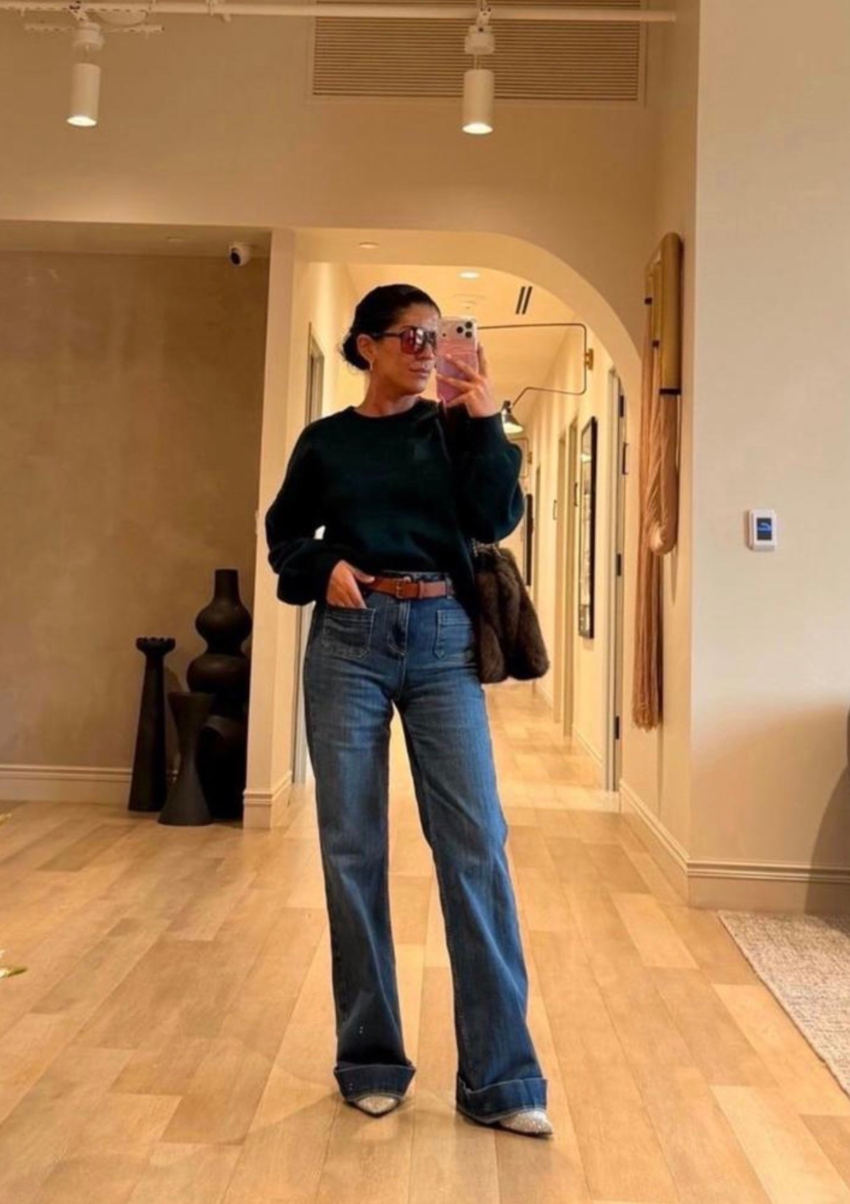 Classic denim with a polished twist! 🤎 A cozy dark sweater, wide-leg jeans, a brown leather belt, and pointed-toe heels make this the perfect elevated everyday outfit. Effortless, timeless, and so chic!
#FallOutfit #WideLegJeans #DenimStyle #SweaterWeather #CasualChic #EverydayOutfit #ClassicStyle #FallFashion #OutfitInspo