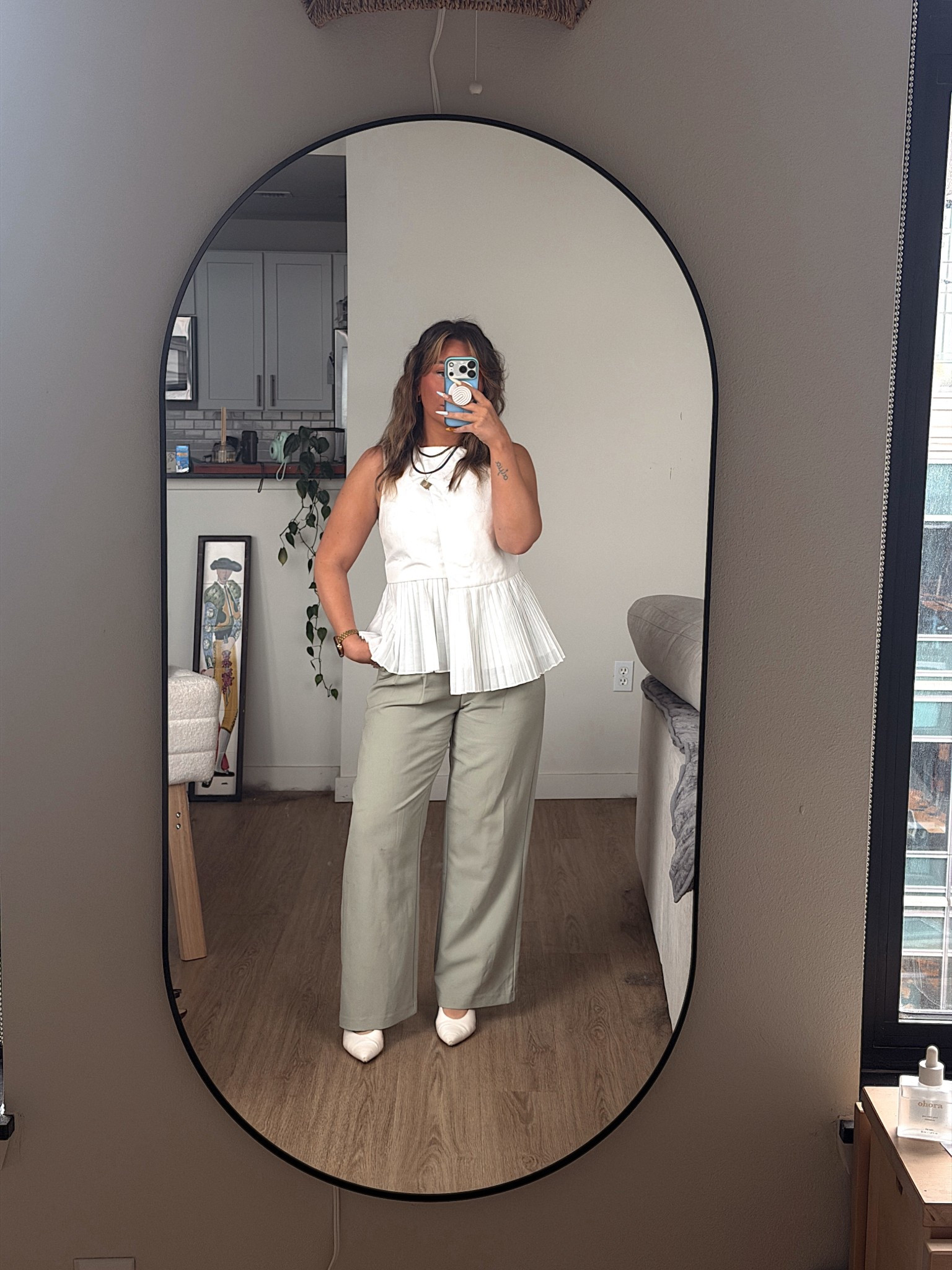 top - rent the runway (use code RTRXKADY to save!)
pants - abercrombie 
heels - naturalizer

#LTKWorkwear #LTKgrwm #LTKootd