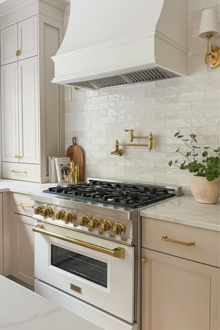 My kitchen appliances are on sale at @lowes right now during their Memorial Day Doorbusters! My range is 10% off! #ad #lowespartner

#LTKhome #LTKstyletip #LTKsalealert