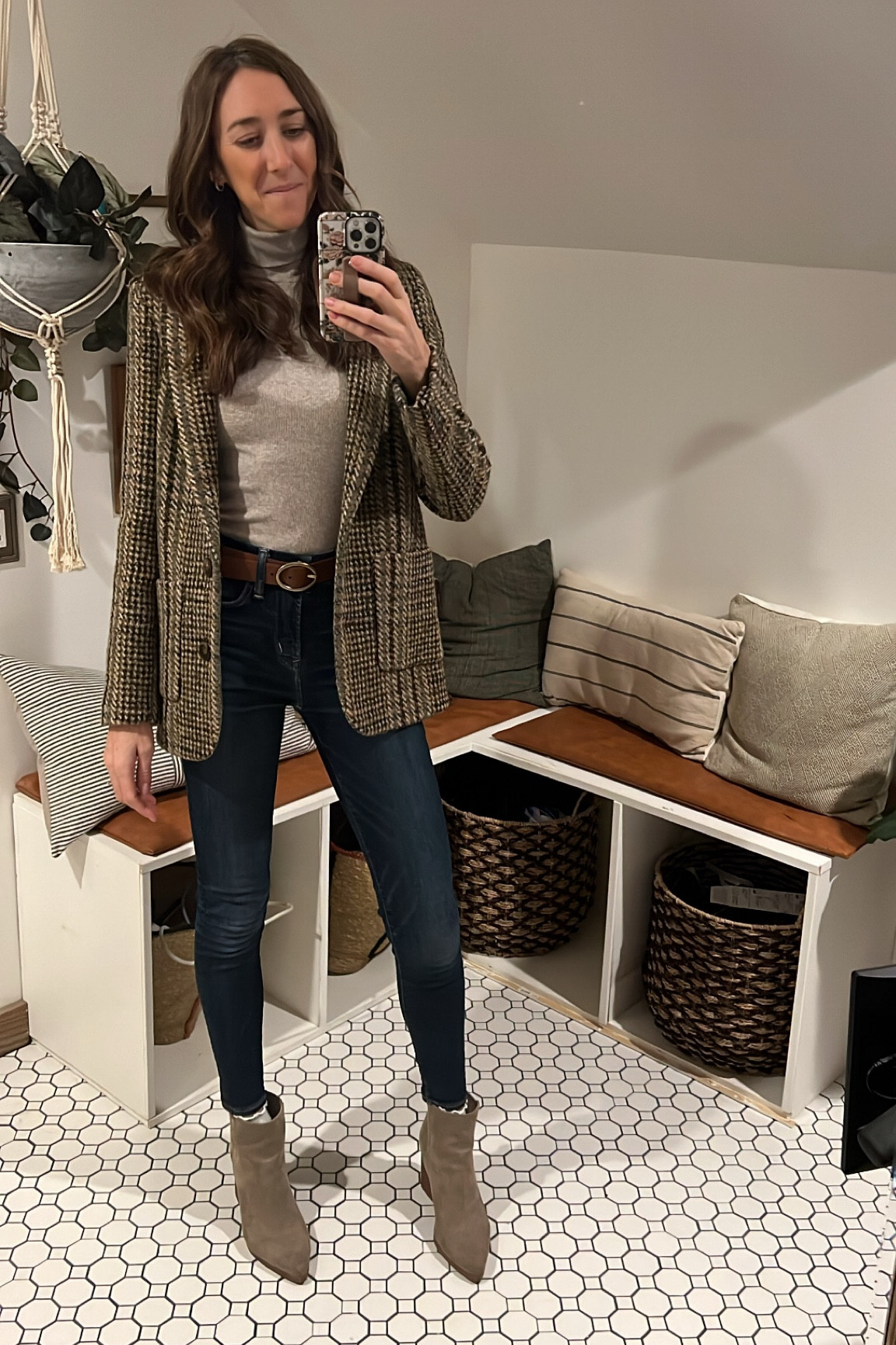 Casual date night outfit! This jacket / blazer is such a quality piece with a classic houndstooth pattern. I paired it with a turtleneck sweater, skinny jeans and high booties! 

#LTKWorkwear