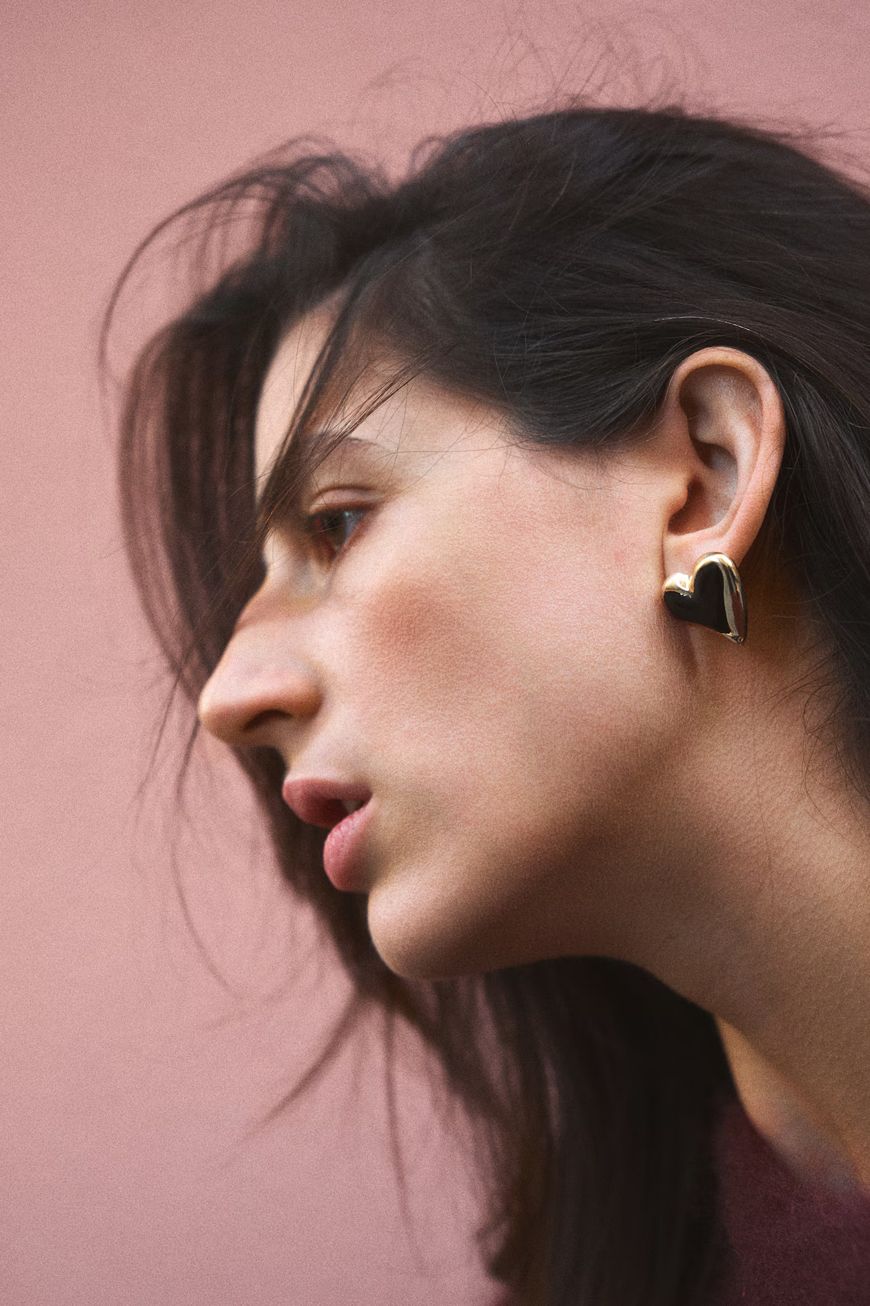 Heart-Shaped Stud Earrings - Gold-colored/black - Ladies | H&M US | H&M (US + CA)