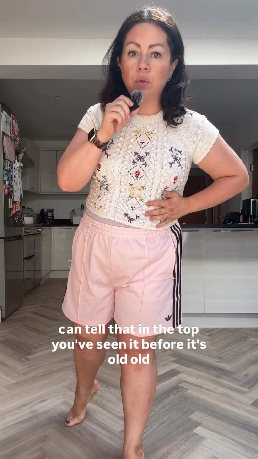 Day 5: 7 days of Summer outfits 
Today is the day girlies, I’m getting the shorts out!
I absolutely love these shorts, but if I’m honest, I still feel a little vulnerable getting my legs out. But I’m hoping that by me doing it, it might encourage some of you to do the same. Your legs deserve some sunshine too! 
And let’s just ignore the dodgey tan 🫠

#midsizeoutfit #shortsseason #summeroutfitinspo #mumoutfits #styleover40