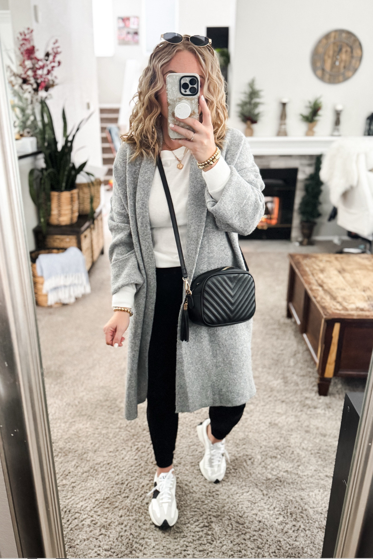 Casual winter outfit idea — black joggers, white long sleeve top, grey oversized cardigan, black purse, and new balance sneakers 








Winter outfit
Winter fashion
Amazon winter outfits
Trending winter fashion 
 casual winter outfits | winter fashion | size 4-6 | cold weather outfits | winter outfit ideas | layering outfit for the cold| winter fashion 2025 | outfit inspo | outfit ideas | winter outfits amazon  | casual outfit Ideas  | Outfits | Amazon Casual Outfit | Cute casual outfits | Preppy Outfit 

#LTKPetite #LTKSaleAlert #LTKFindsUnder50