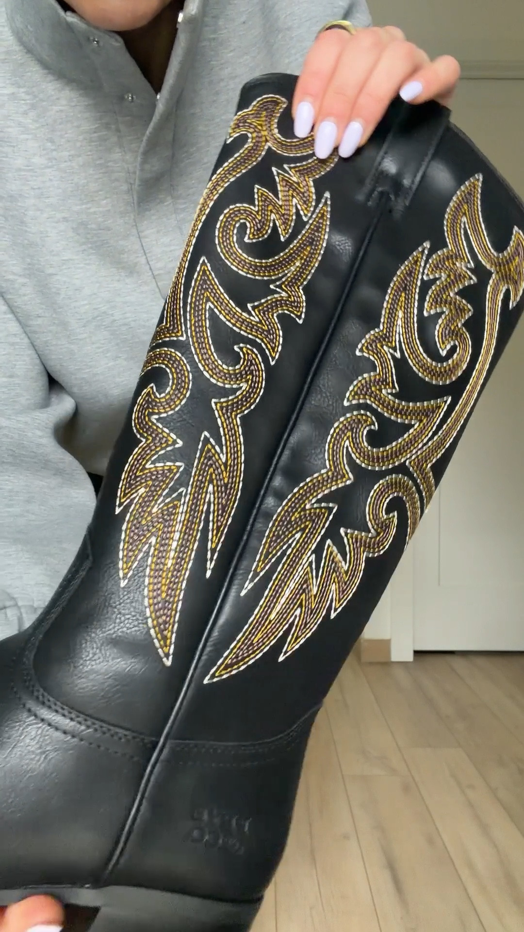 These boots intruder size and just realized they are on clearance too🤌🏻 wearing an xs in the leggings ￼


@DSW #sponsored

#LTKstorytime #LTKgrwm #LTKootd