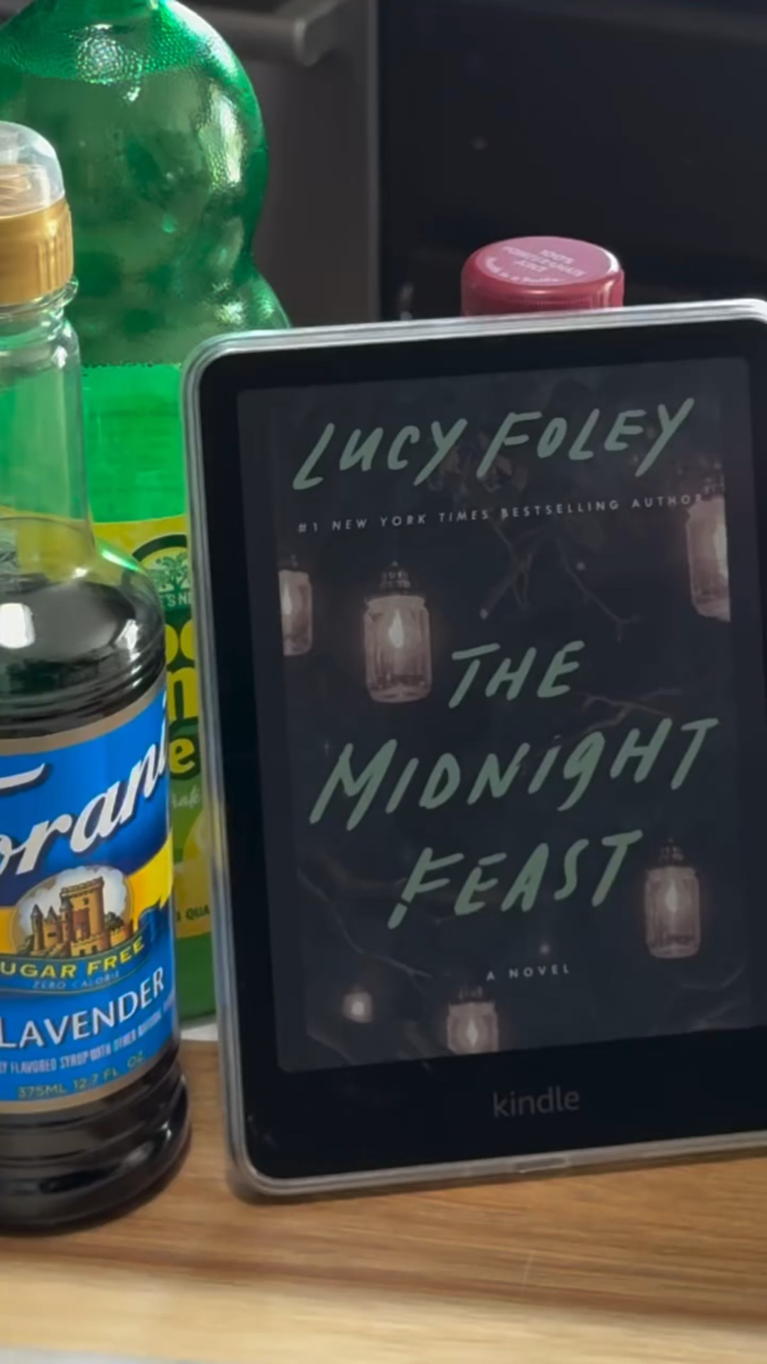 It’s BOOK CLUB BARTENDER TIME!📚🥂 the series where I share the mocktails I make for my book club every month. This month we read The Midnight Feast by @lucyfoleyauthor! 

MOCKTAIL RECIPE:
(Disclaimer: I a little bit measure with my heart)

Splash of lavender syrup 
Splash of lemon juice
Glitter
Mix all together
Ice
1/2 glass pomegranate juice
1/2 glass @izzeofficial sparkling grapefruit

Hope you enjoy!!!👏🏼 & be sure to tag me if you make it yourself! 

•
#mocktail #mocktailmagic #mocktailrecipe #bookclubbartender