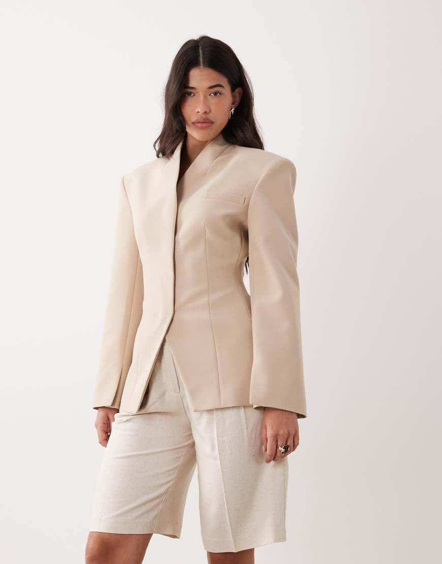 ASOS DESIGN – Wickelblazer in Beige mit hohem Wickelausschnitt-Neutral | ASOS (Global)