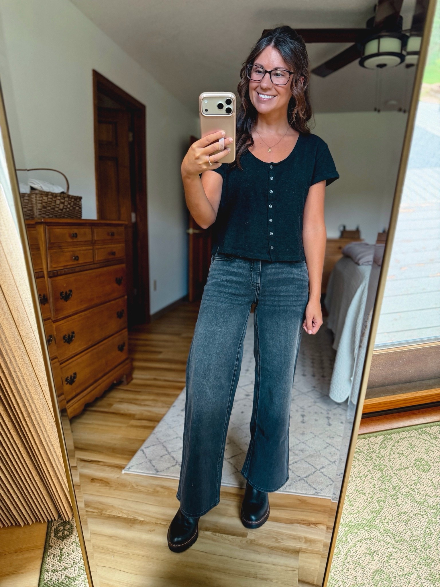 Loving these new wide leg jeans from @Quince  🙌🏽 I got the size 24 in the 28” (short) inseam in faded black.

I am 5’1” and around 100lbs! 

My tee is size xs and my boots are size 6.5