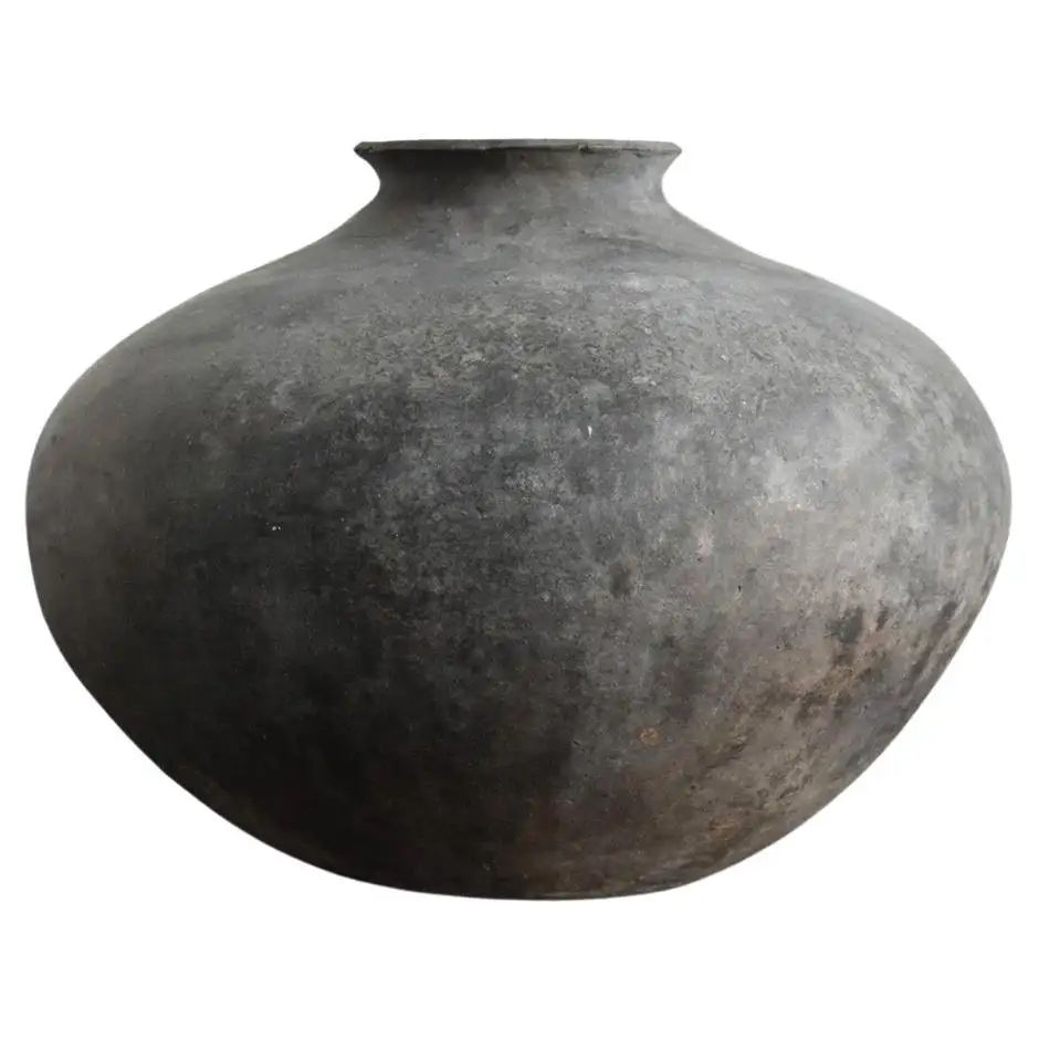 Beautifully shaped black earthenware/16th-17th century/Wabi-sabi vase/jar | 1stDibs