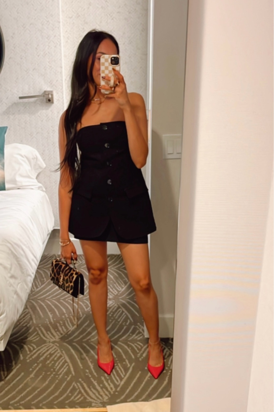 Button down tube top
Black skort
Red pumps


#LTKFindsUnder50 #LTKStyleTip #LTKSaleAlert