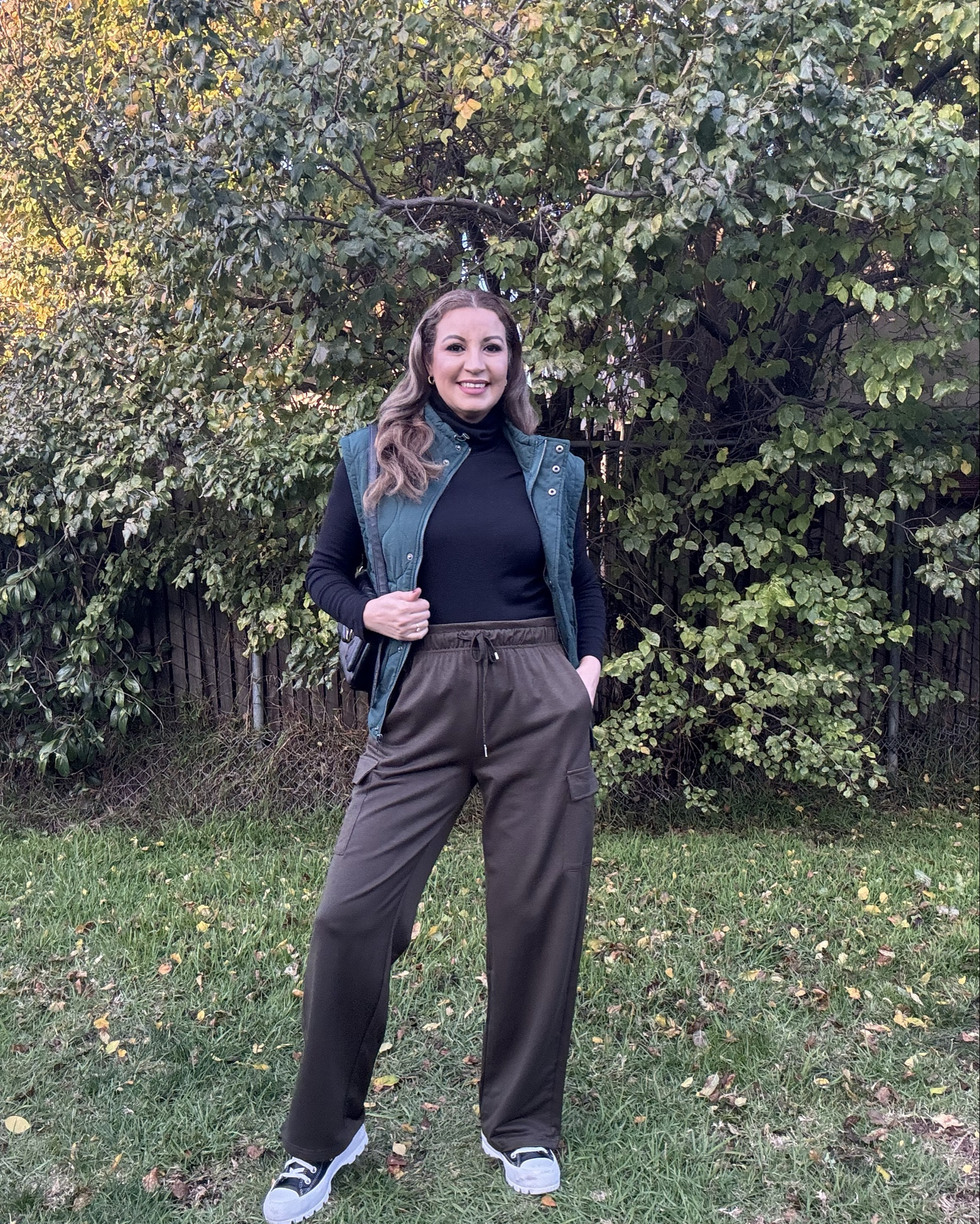 Pack of 3 women's cargo sports pants, wide leg, loose, casual, drawstring and 4 pockets.
Size:M

#LTKSeasonal #LTKHoliday #LTKGiftGuide