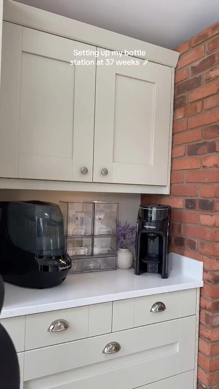 I just made my first bottle 🫧 🍼 👶🏼 the amount of recommendations I’ve had about the @babybrezza_uk products!! I got the Perfect Bottle Prep Bundle including both the bottle prep & the steriliser. They are so easy to use, I can’t wait to use them properly in a few weeks! 

 PS, I’m going to try and combi feed for sure!!! 🍼 so a mix of breast feeding + formula is the plan! 🙏 

#brandpartner #ad