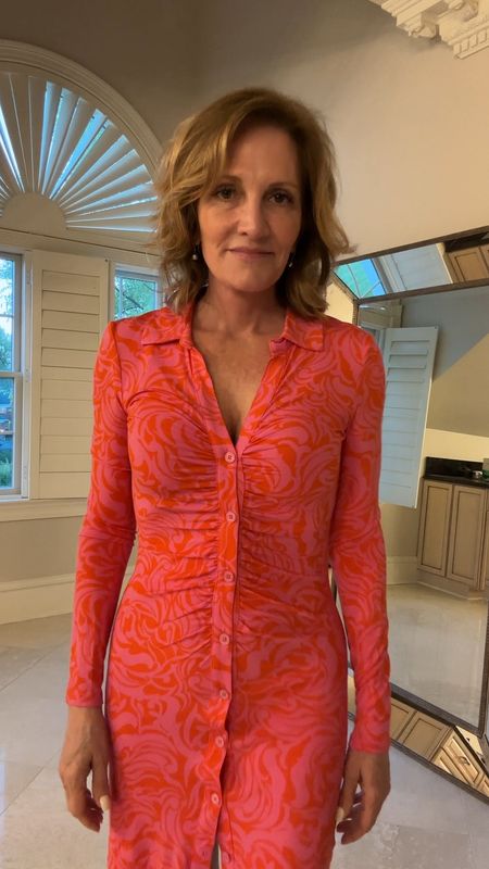 I have always loved the orange and bright pink combination and this dress is everything and on sale!!! Fitted,
Super comfortable and very soft. 
Size xsmall 

#LTKunder100 #LTKshoecrush #LTKsalealert