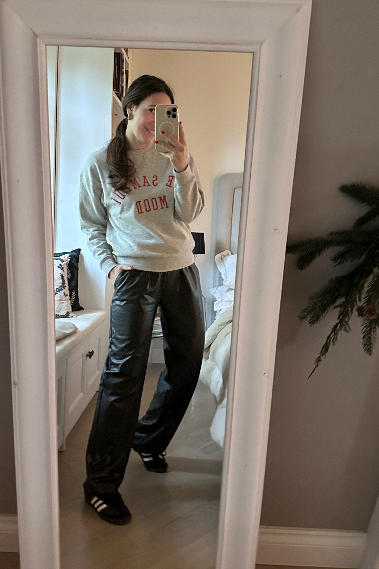 Friday December 1st
Outfit da ufficio del Venerdì, comfy e pratico per poter correre meglio tra tutte le cose da finire prima che arrivi finalmente questo primo weekend di a dicembre. #LTKgift

#LTKstyletip #LTKover40 #LTKeurope