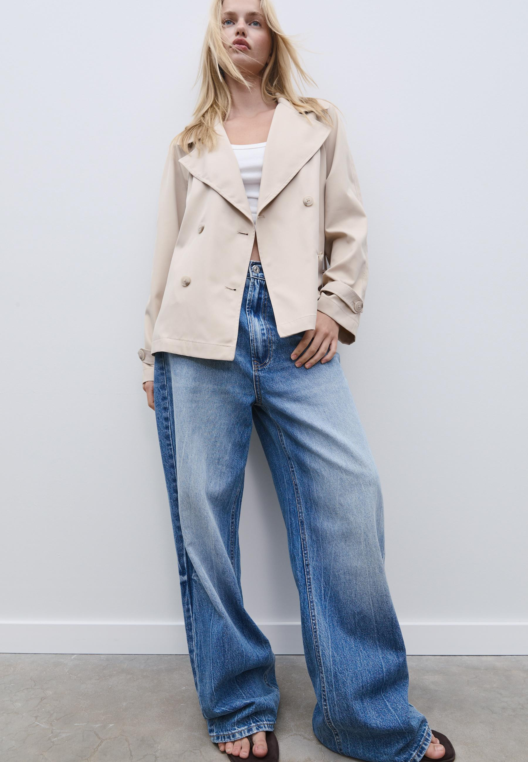 Short flowing trench coat with belt - Women's fashion | Stradivarius United Kingdom | Stradivarius (UK)