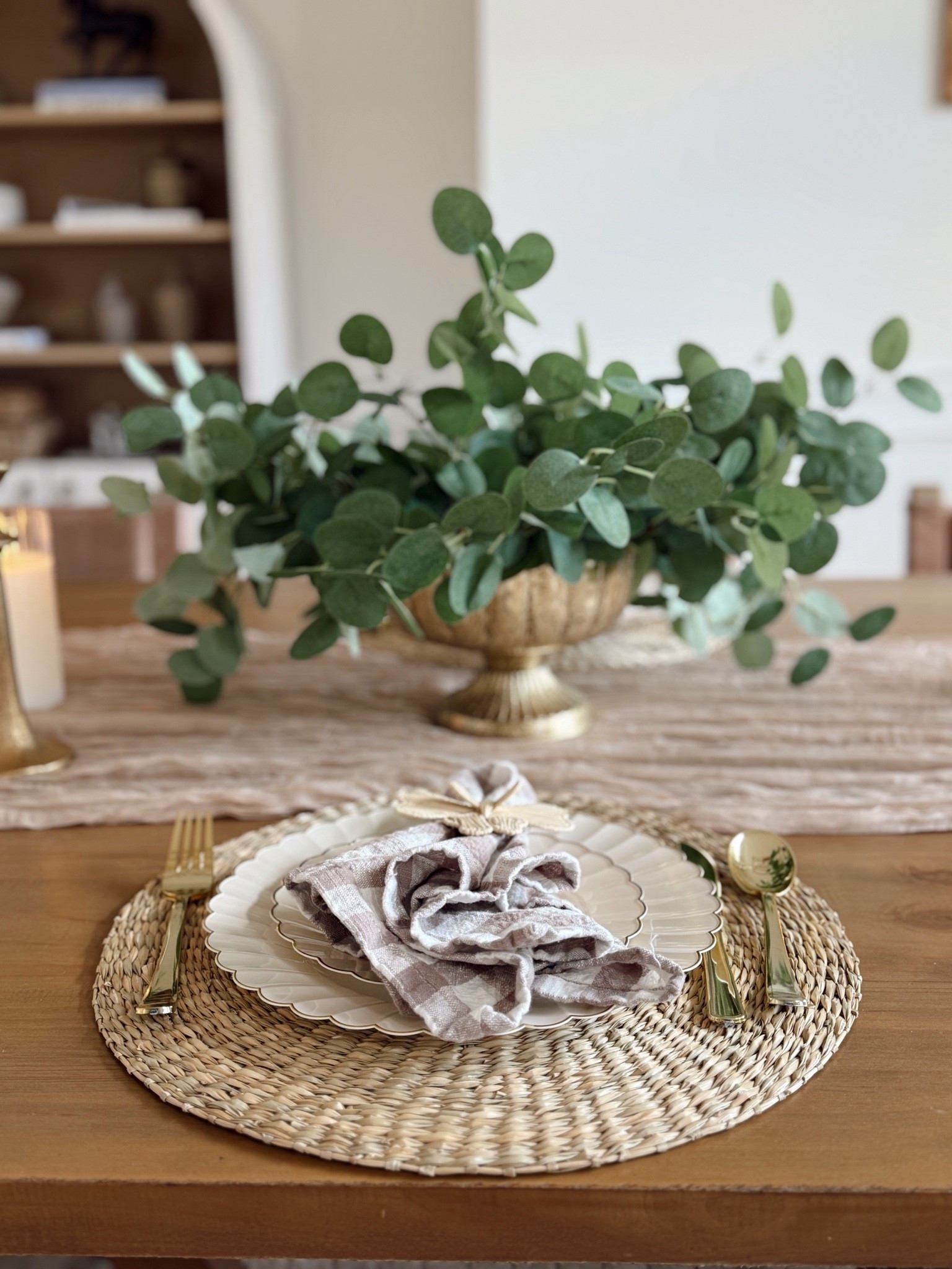 Easy and simple table decor!

Tablescape, table setting, table decor, dining room decor, placemat, charger

#LTKHome